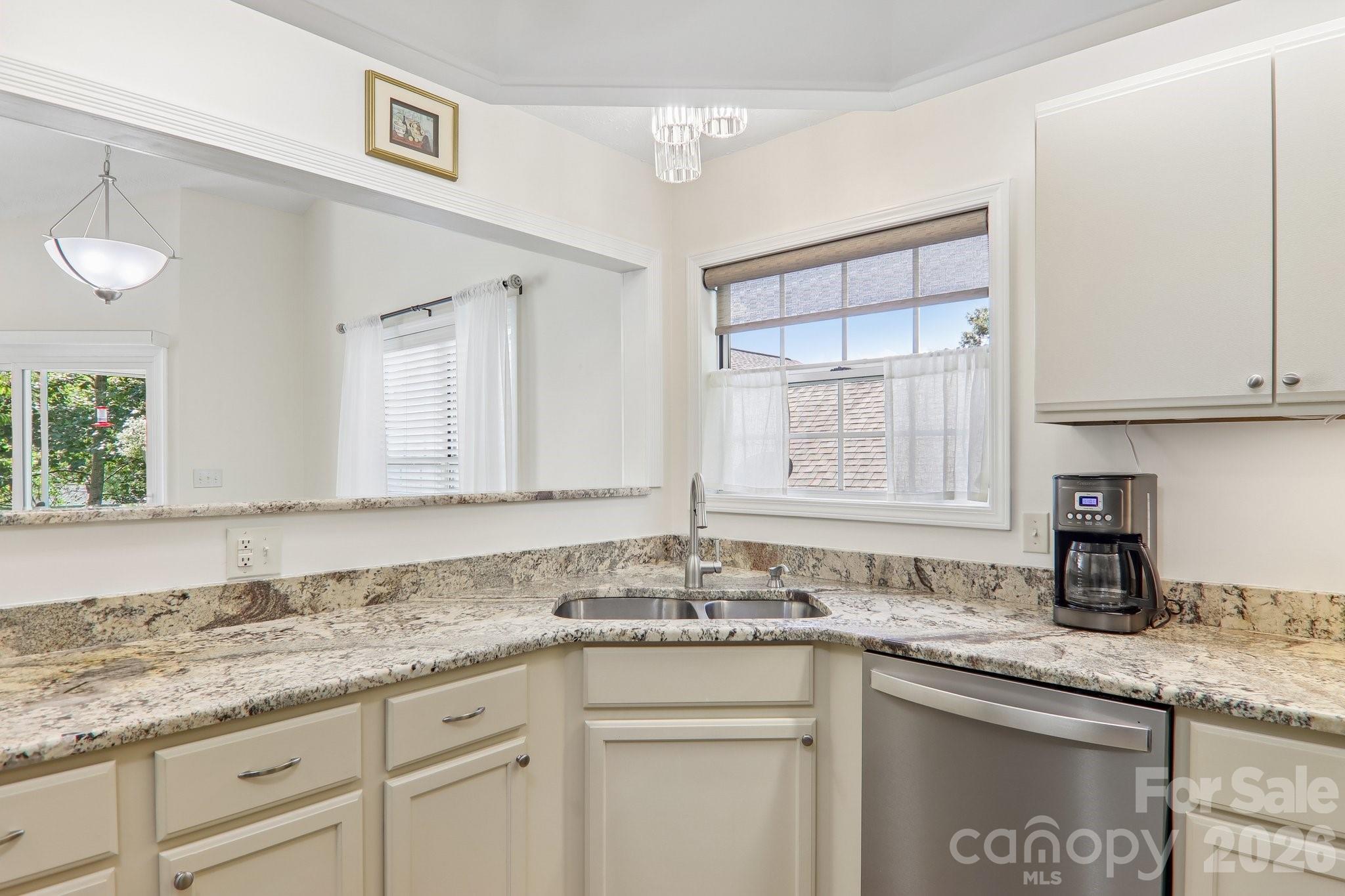 651 E Park Place — Hendersonville