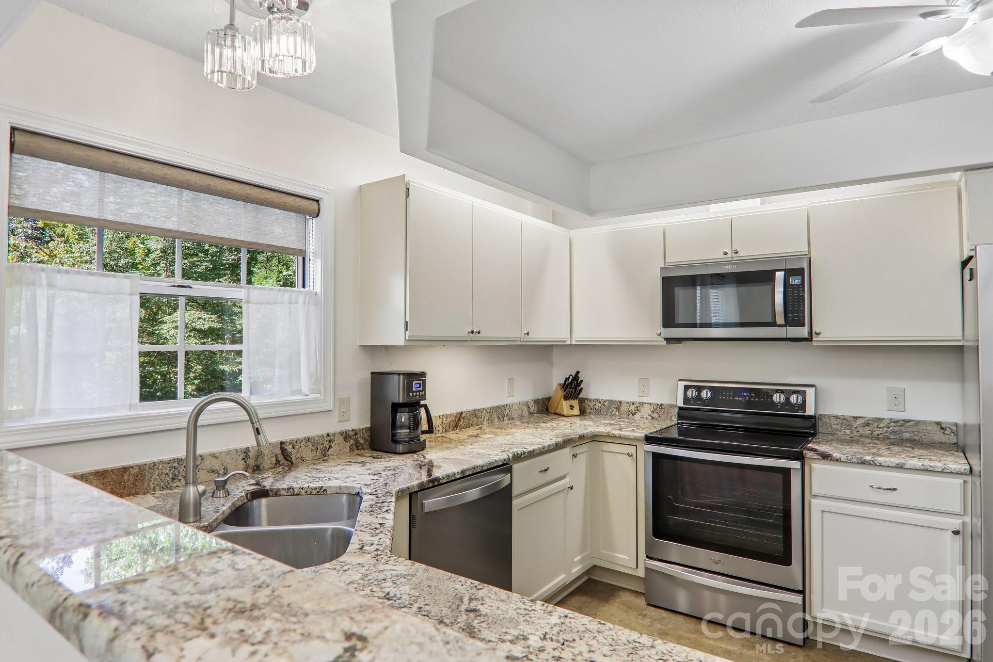 651 E Park Place — Hendersonville