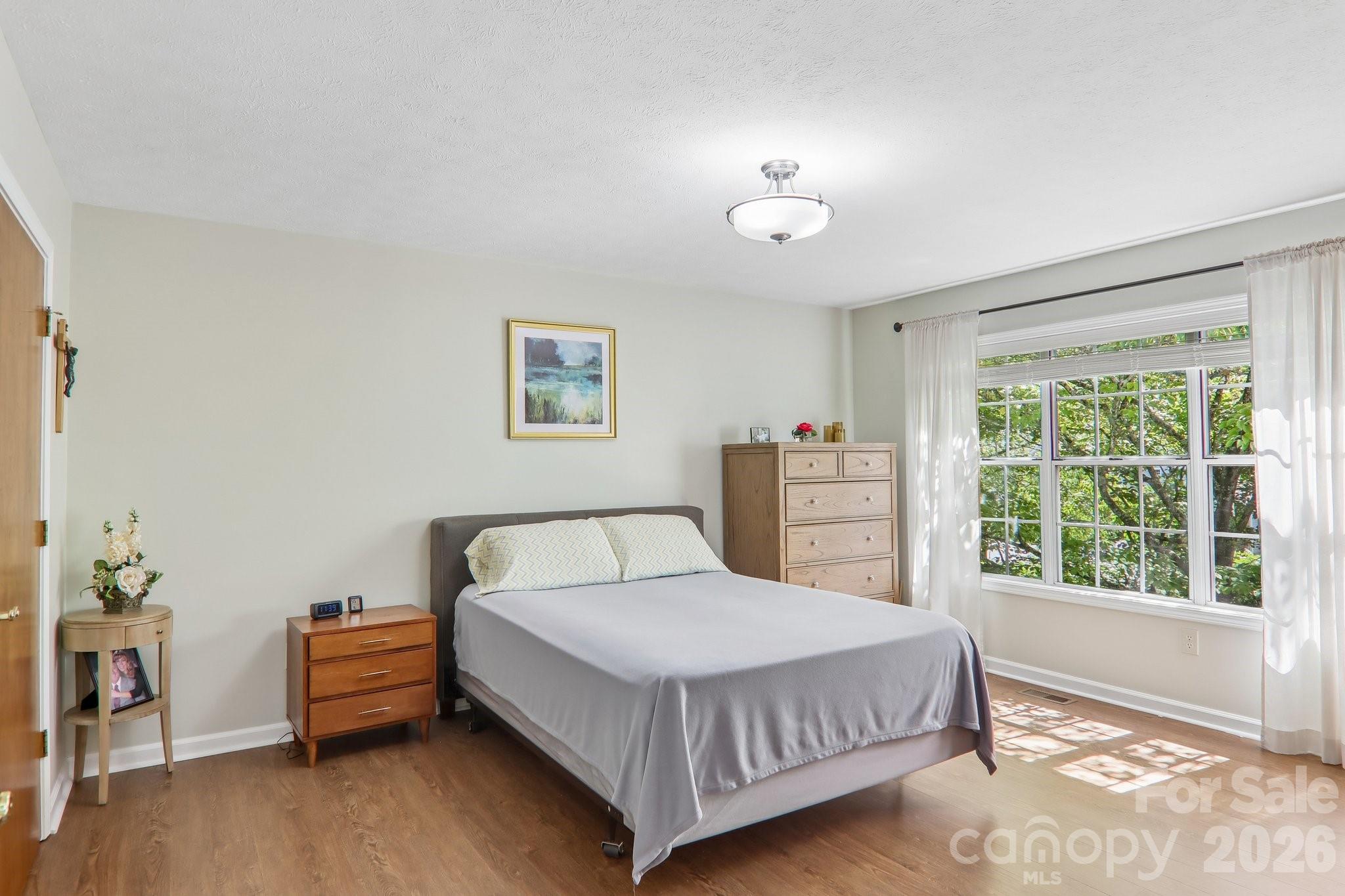 651 E Park Place — Hendersonville