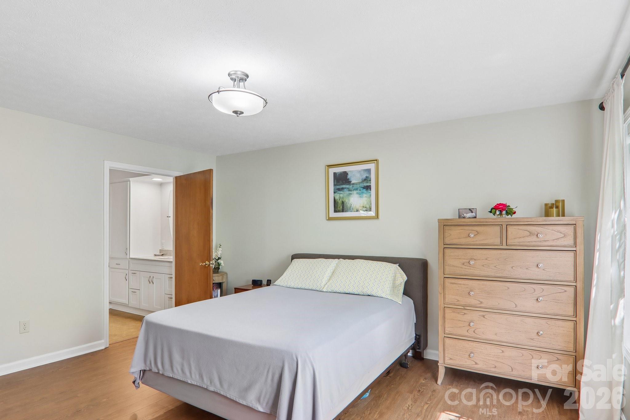 651 E Park Place — Hendersonville