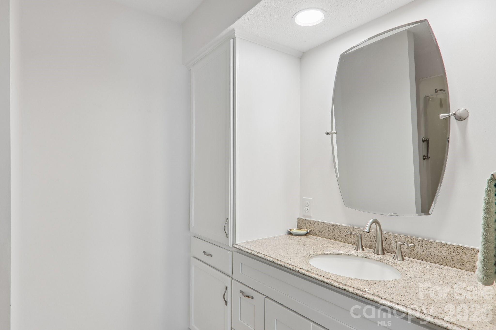 651 E Park Place — Hendersonville