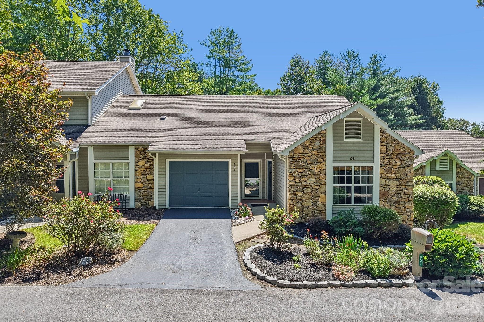 651 E Park Place — Hendersonville