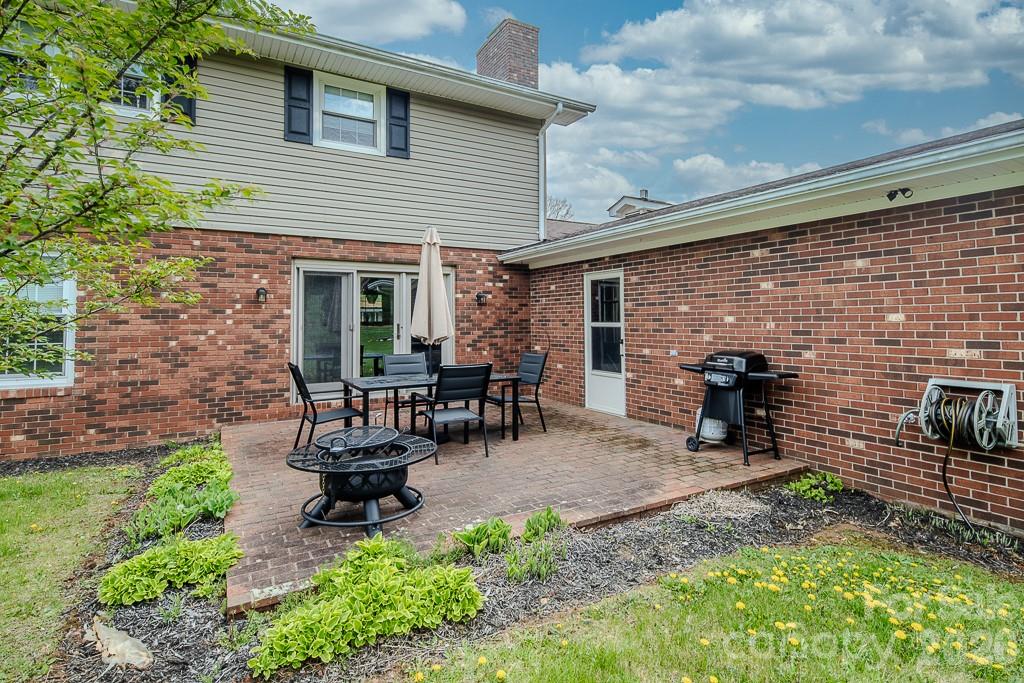 501 N Jefferson Avenue — West Jefferson