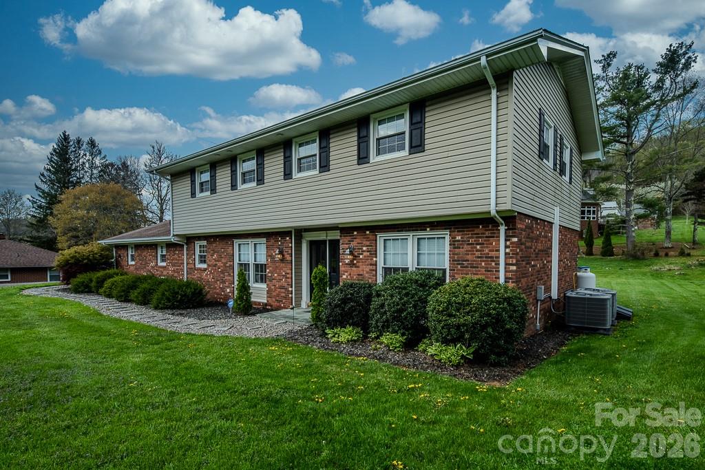 501 N Jefferson Avenue — West Jefferson