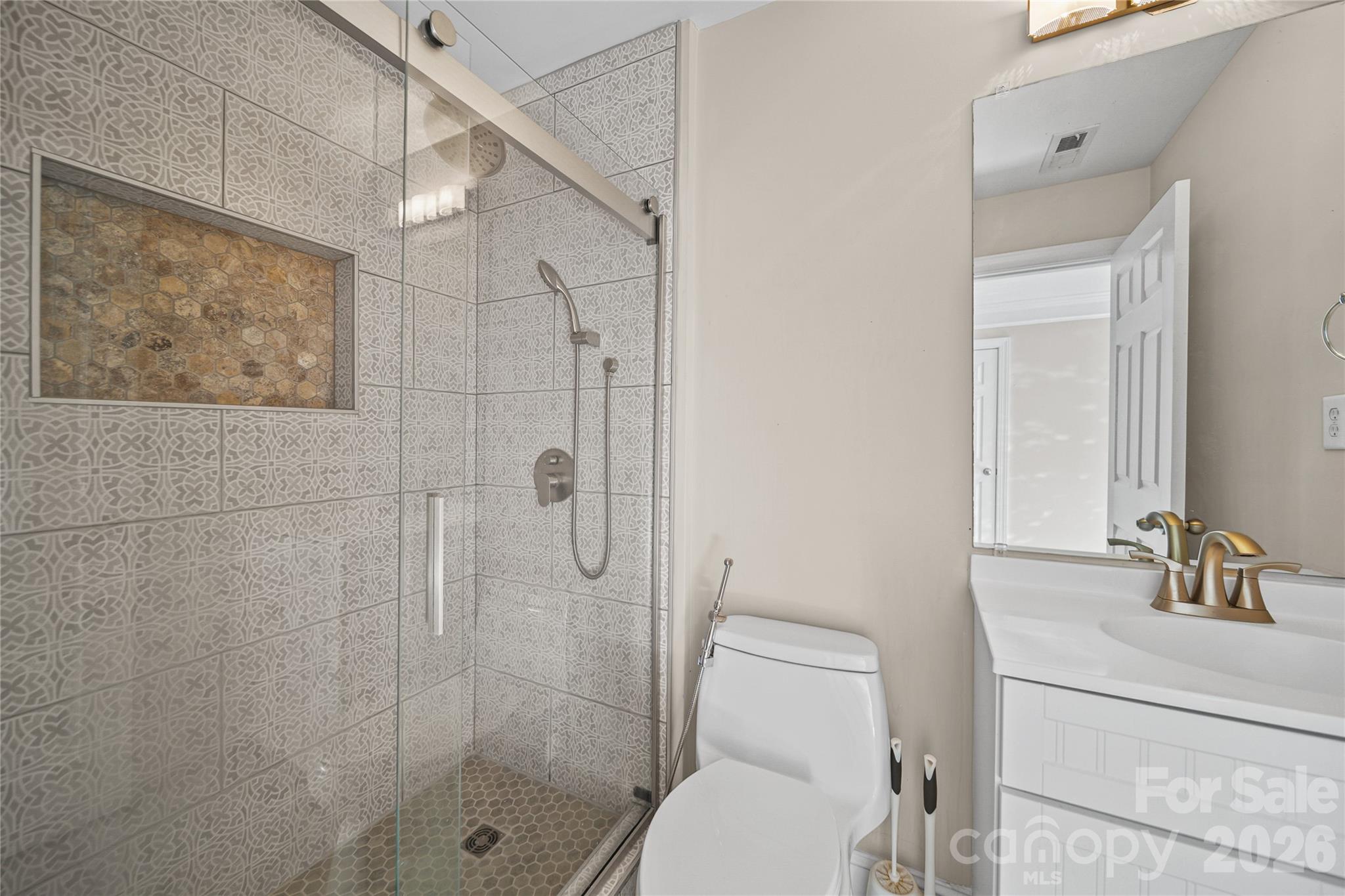 2246 Donnington Lane NW — Concord