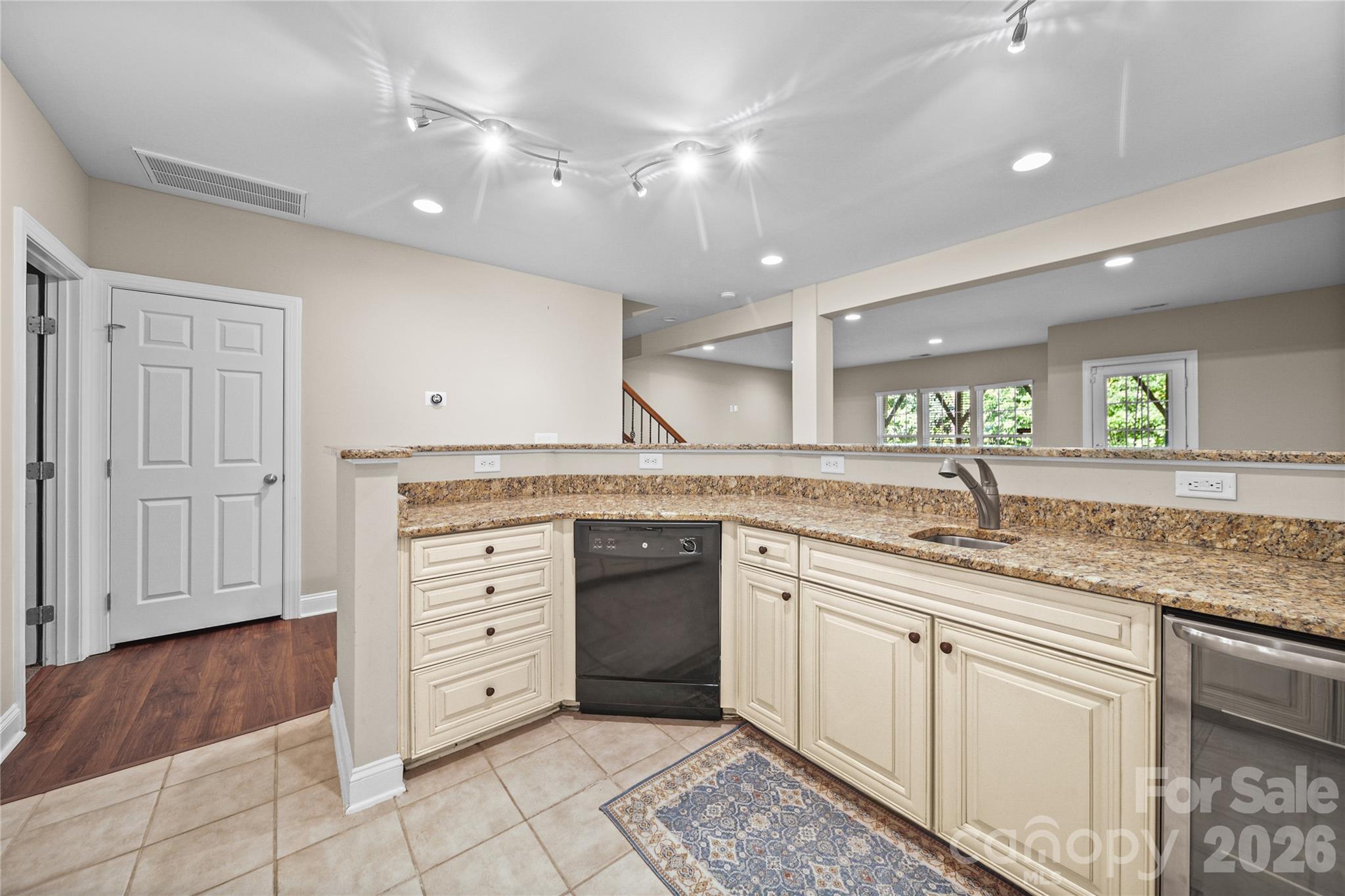 2246 Donnington Lane NW — Concord