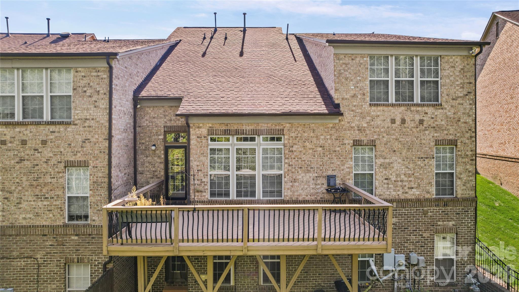 2246 Donnington Lane NW — Concord