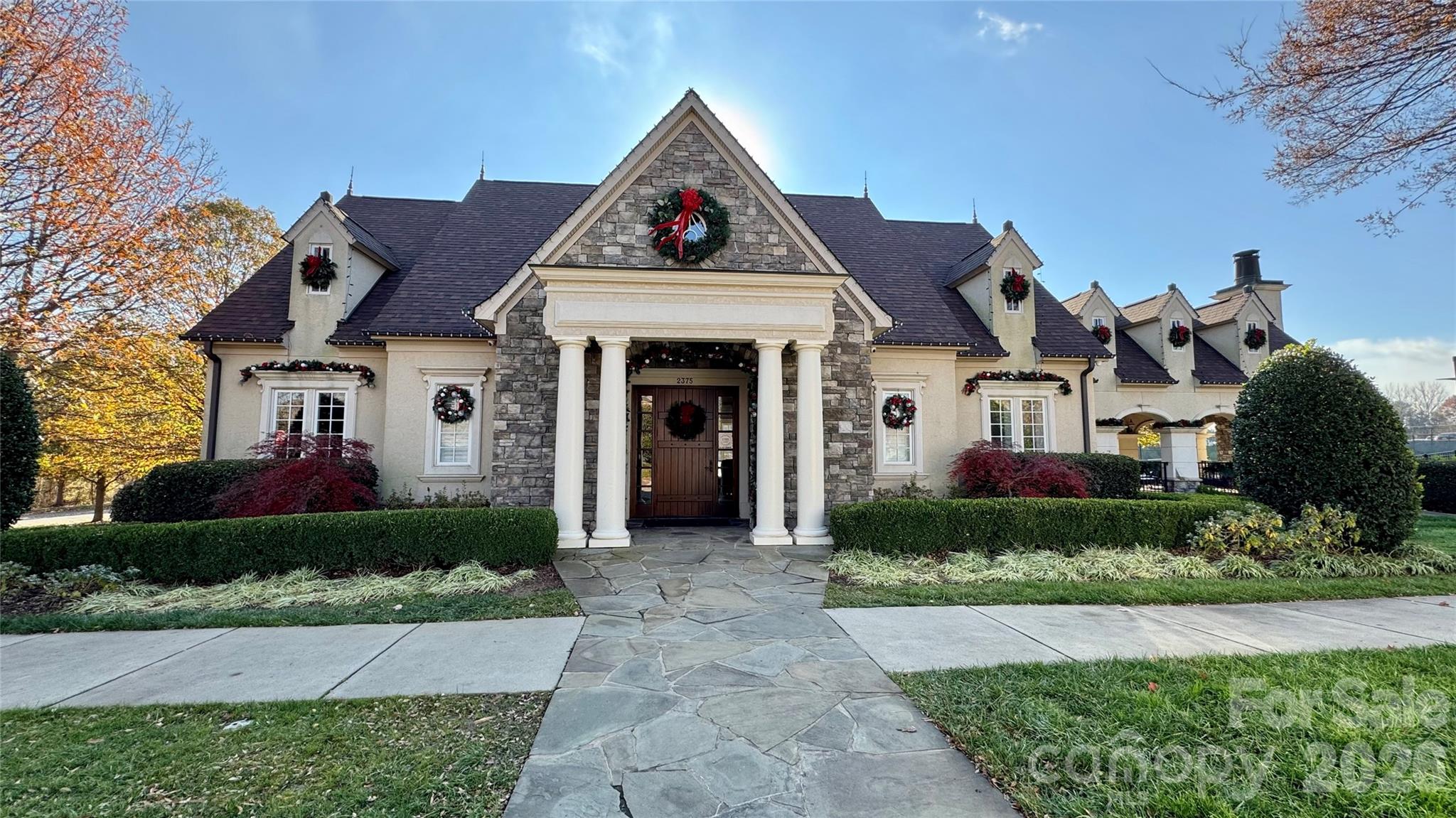 2246 Donnington Lane NW — Concord