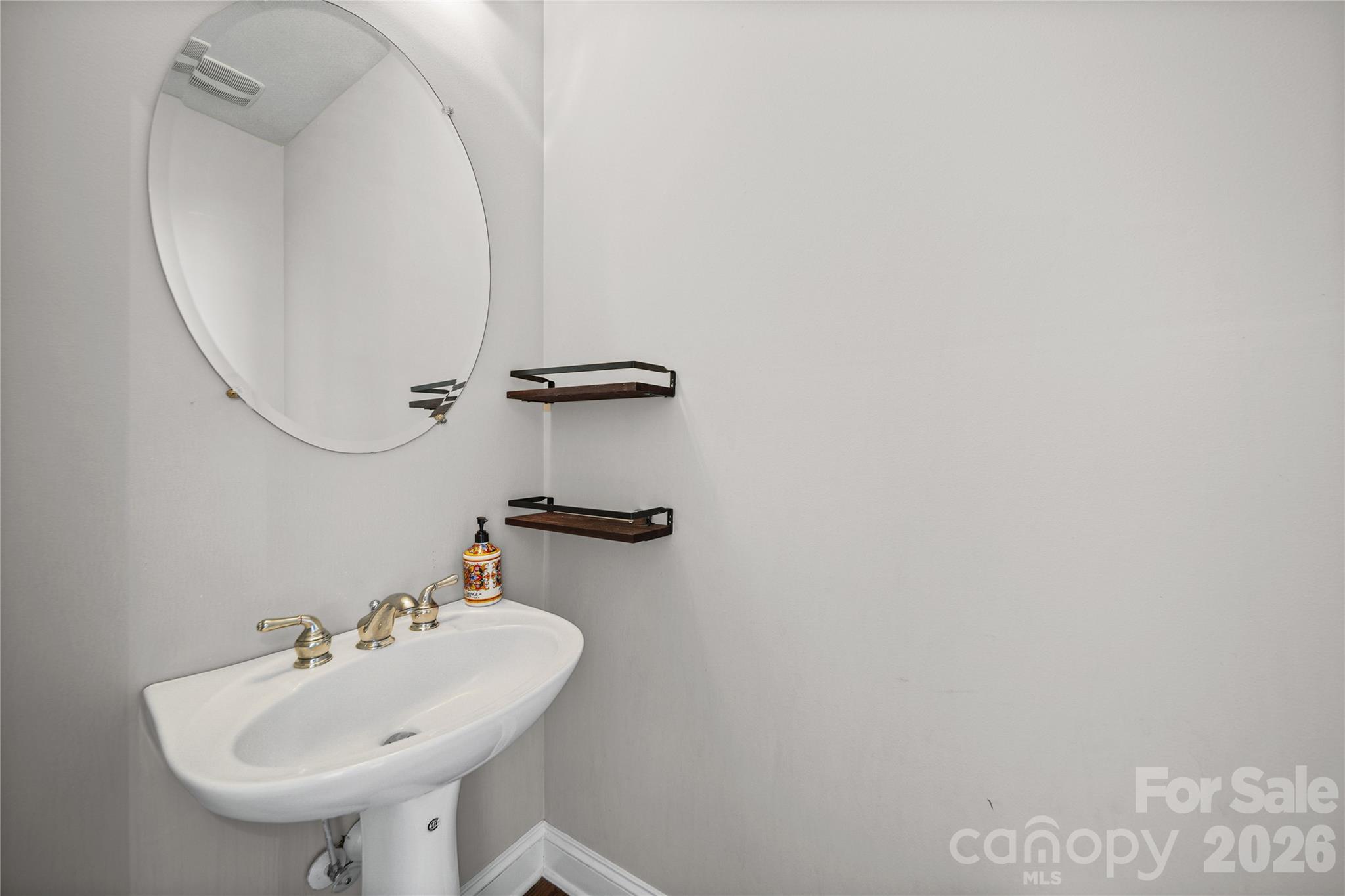 2246 Donnington Lane NW — Concord