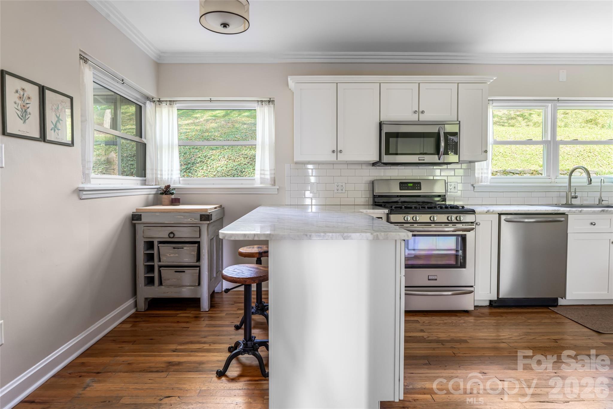 114 Cambridge Road — Asheville