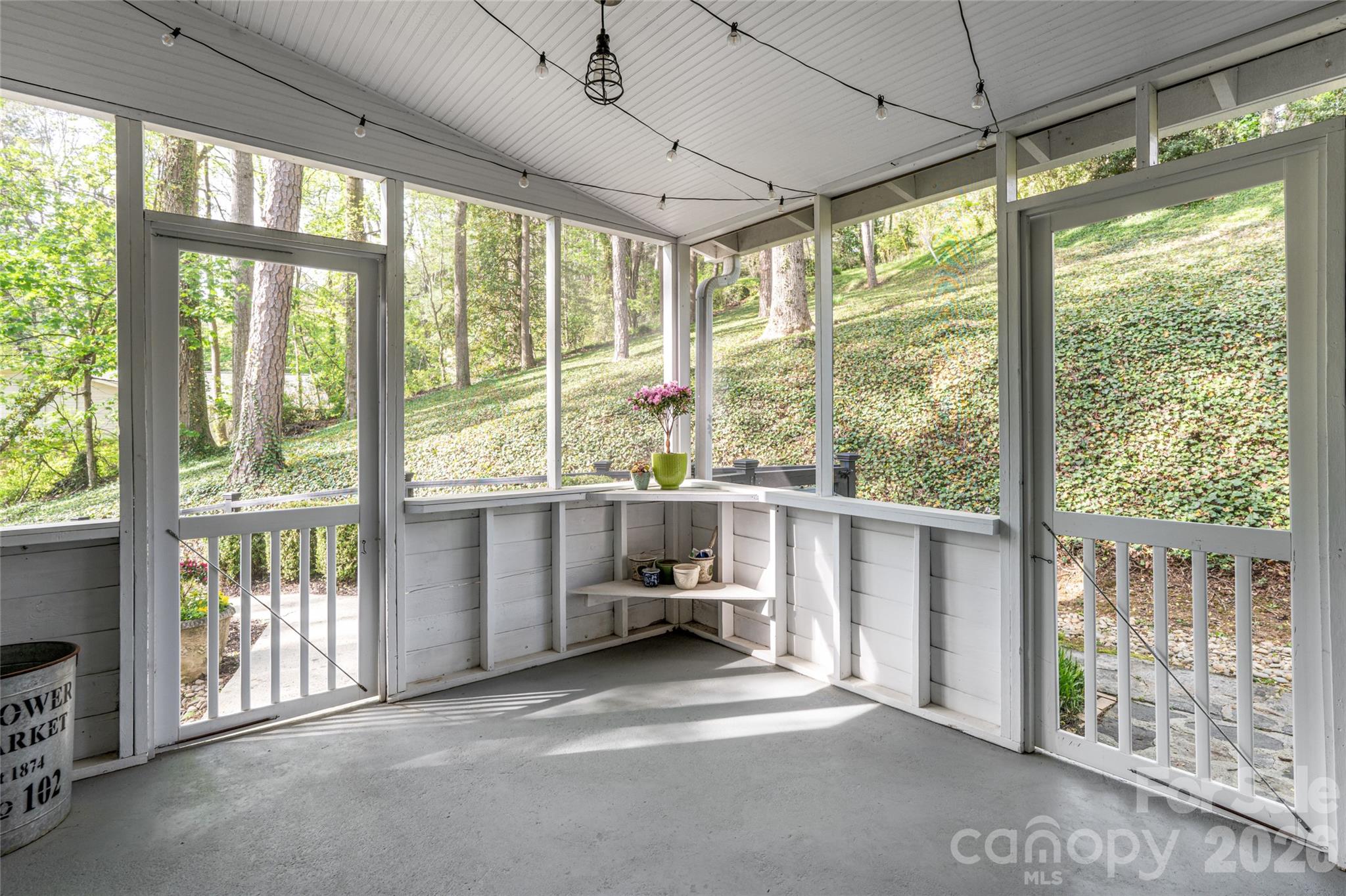 114 Cambridge Road — Asheville