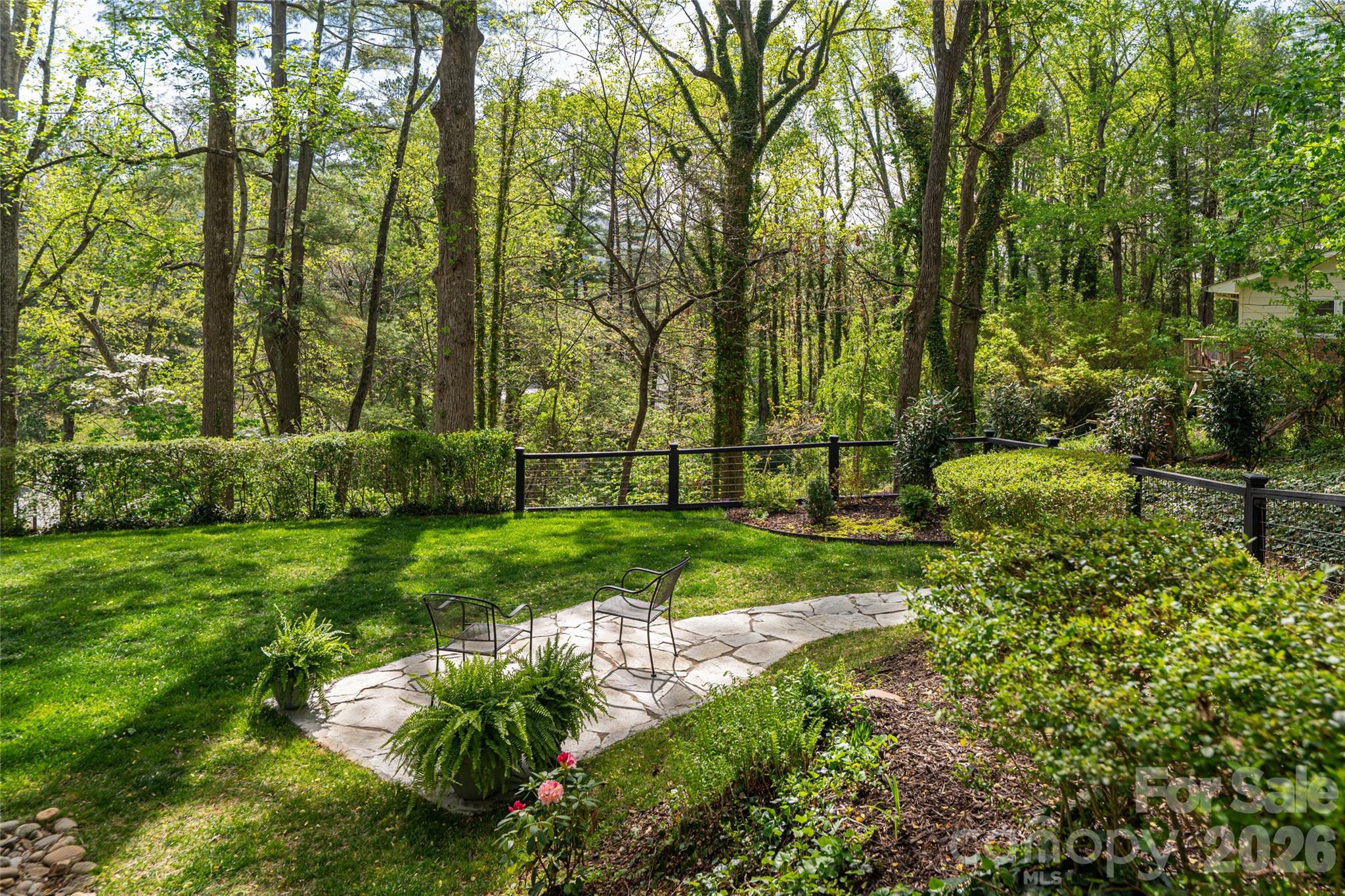 114 Cambridge Road — Asheville