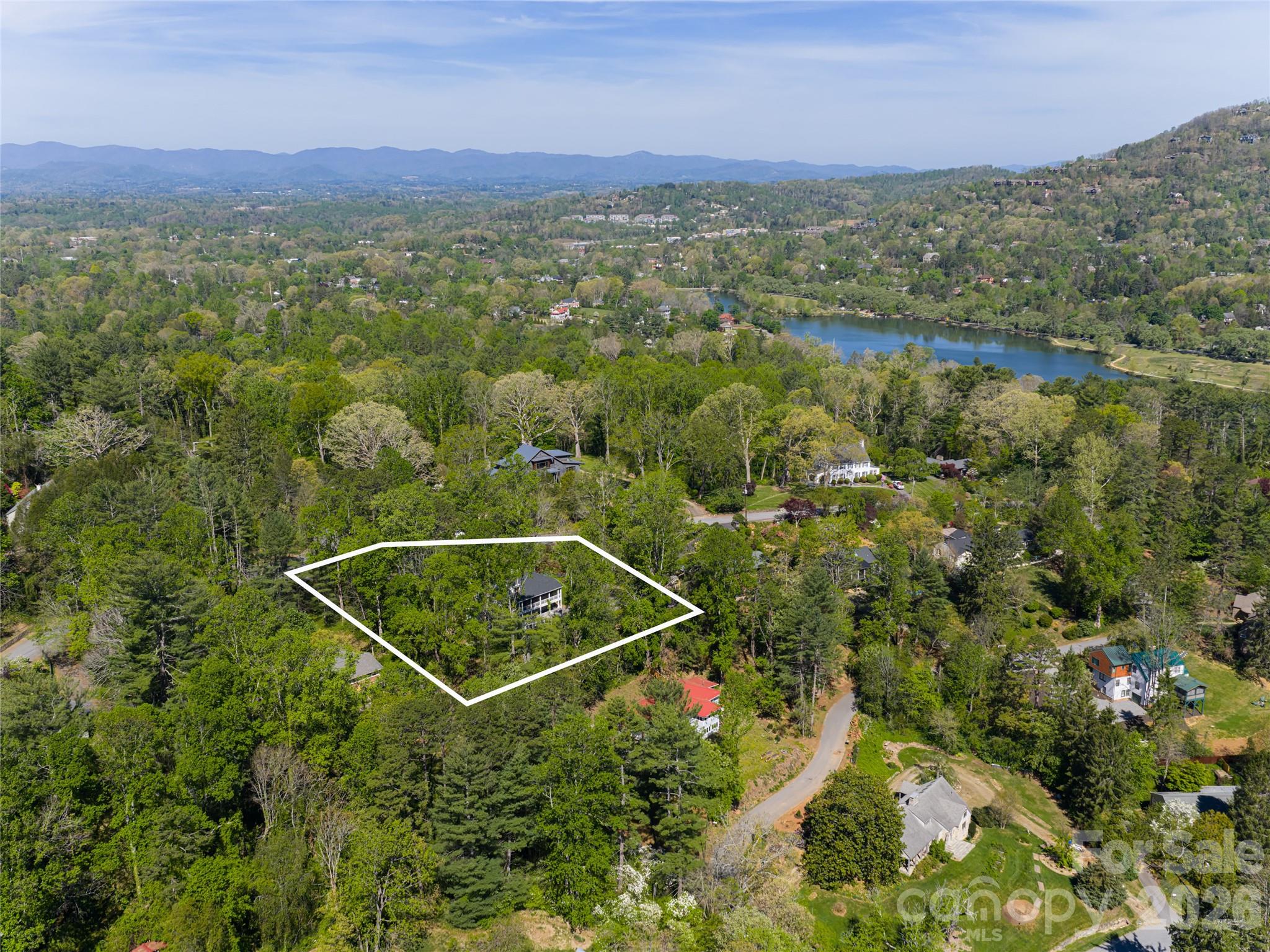 114 Cambridge Road — Asheville