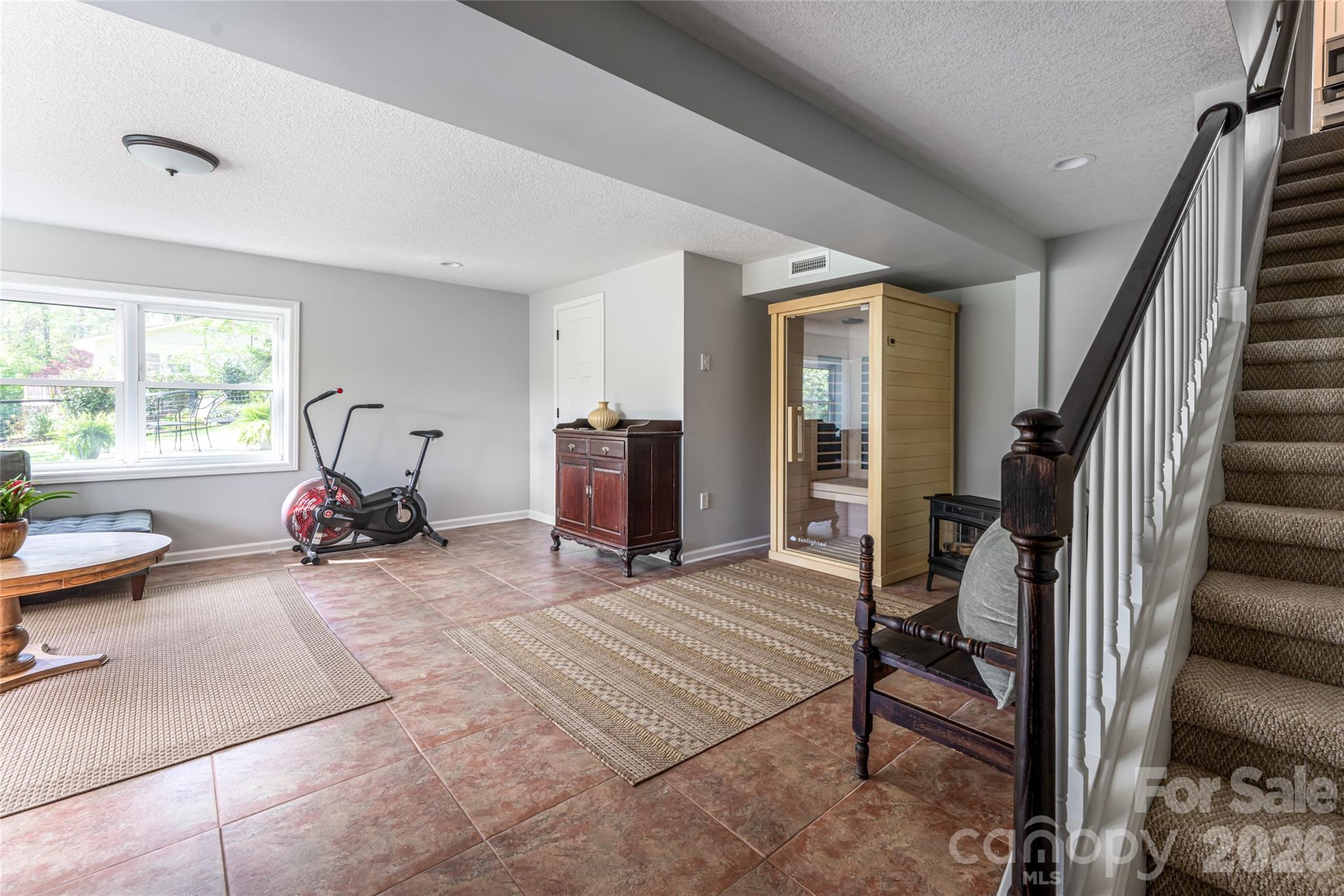 114 Cambridge Road — Asheville