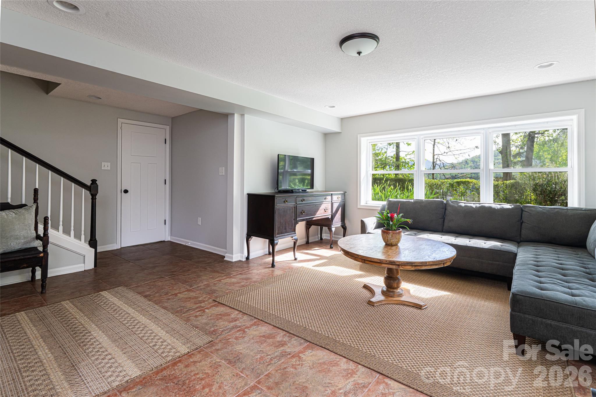 114 Cambridge Road — Asheville