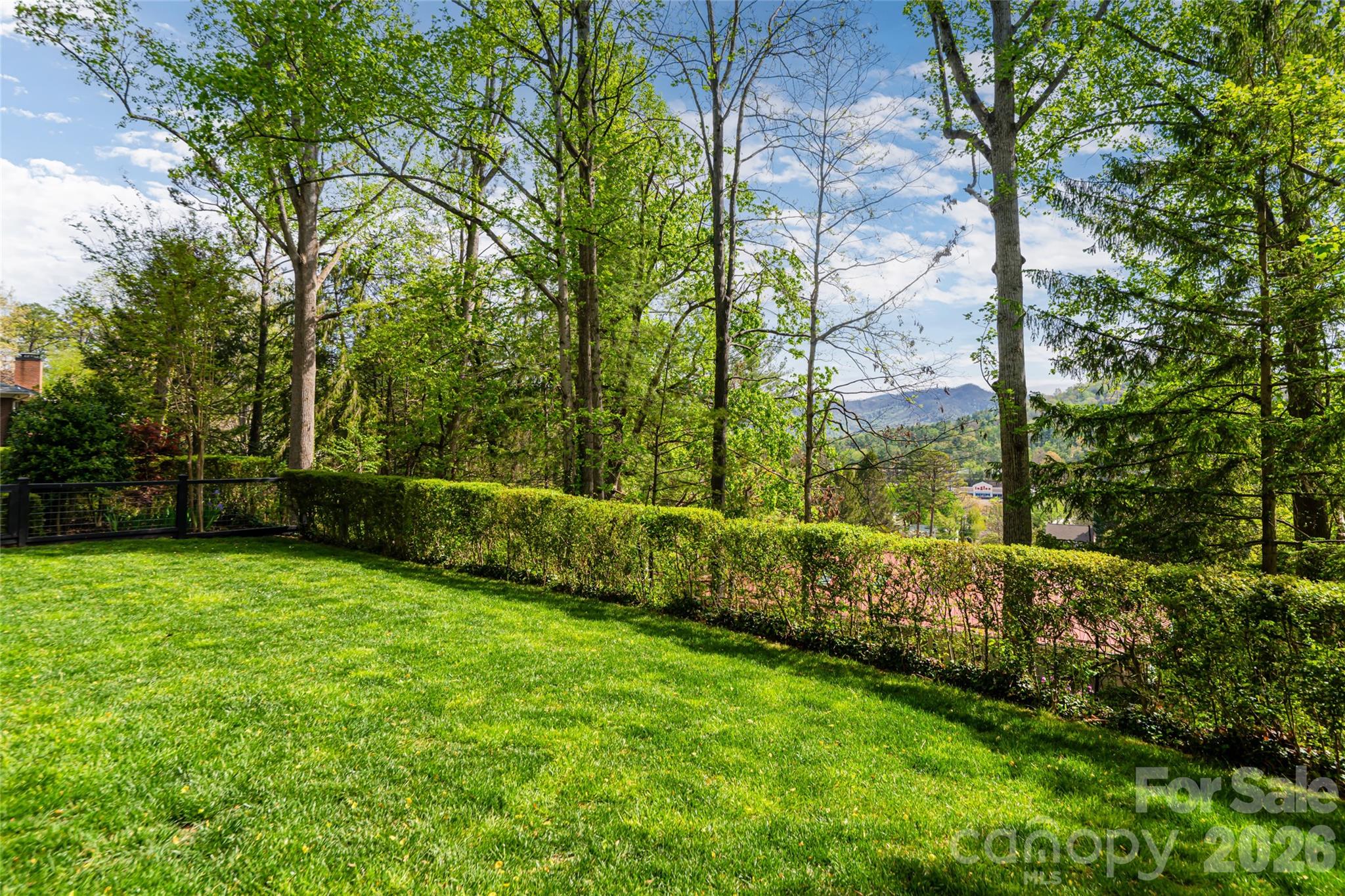 114 Cambridge Road — Asheville