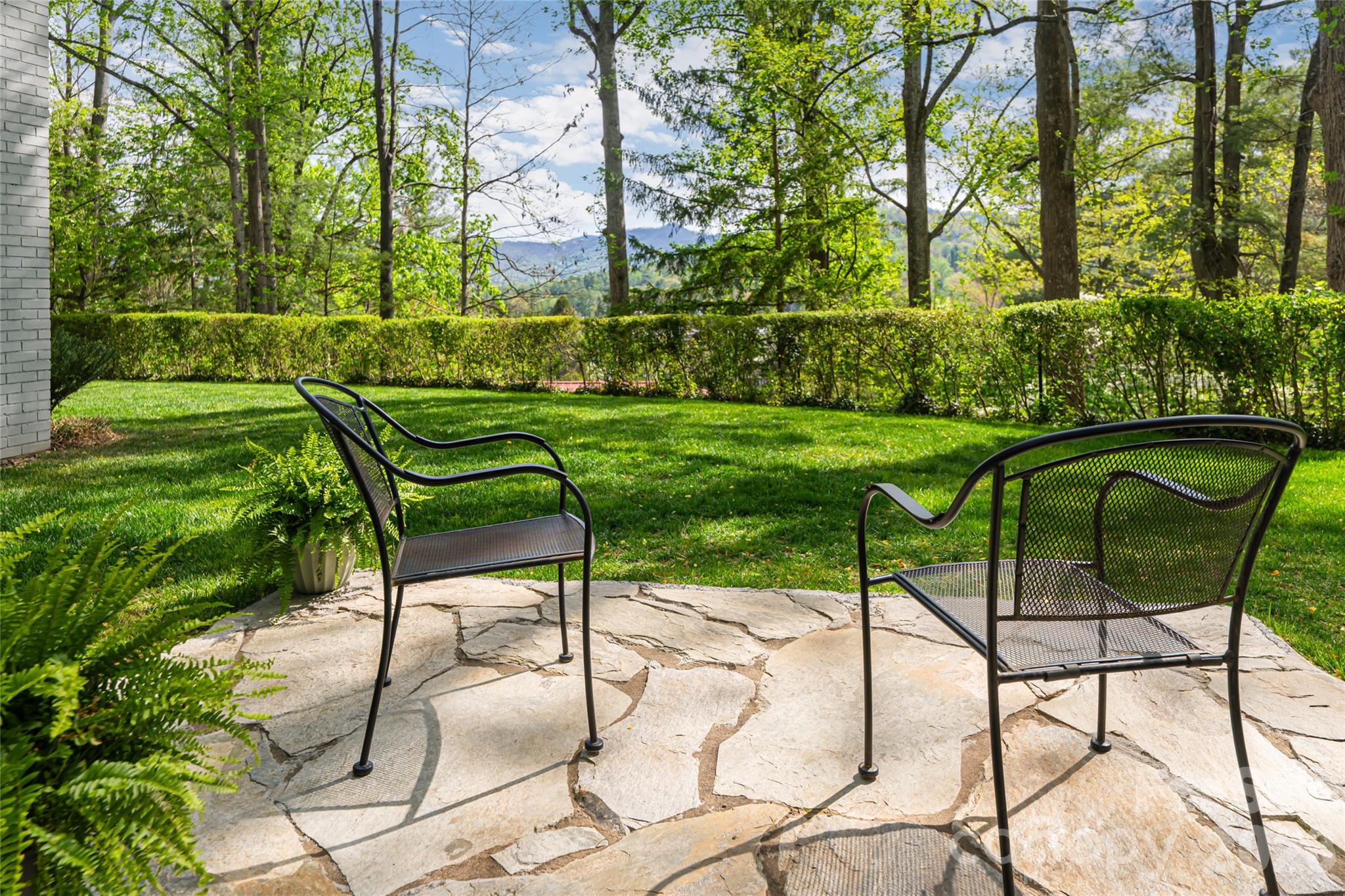114 Cambridge Road — Asheville