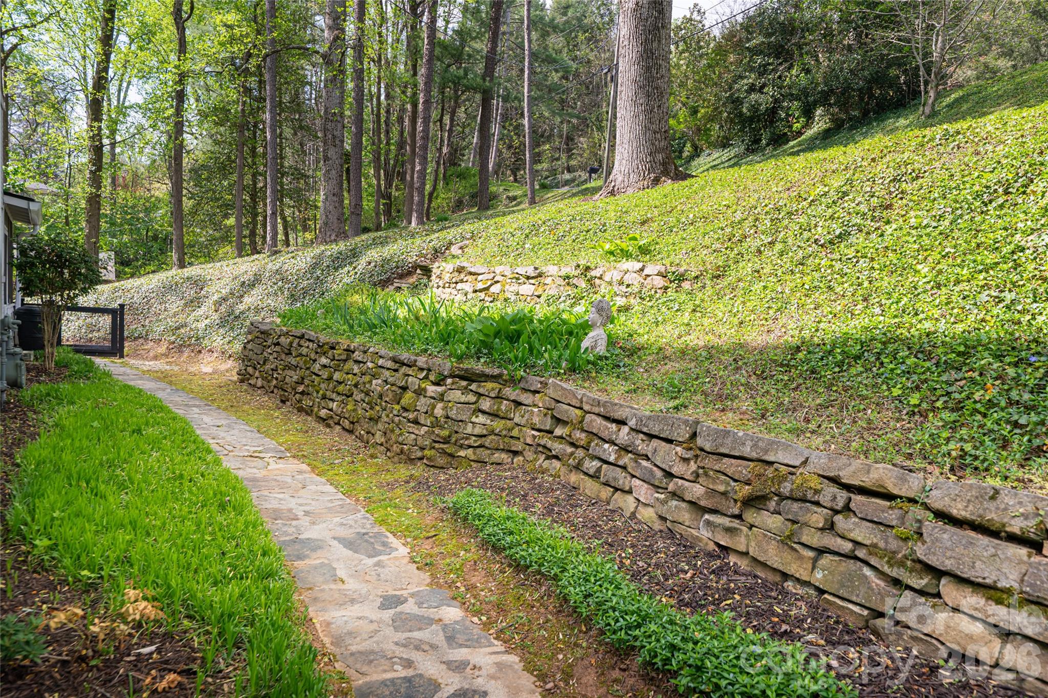 114 Cambridge Road — Asheville