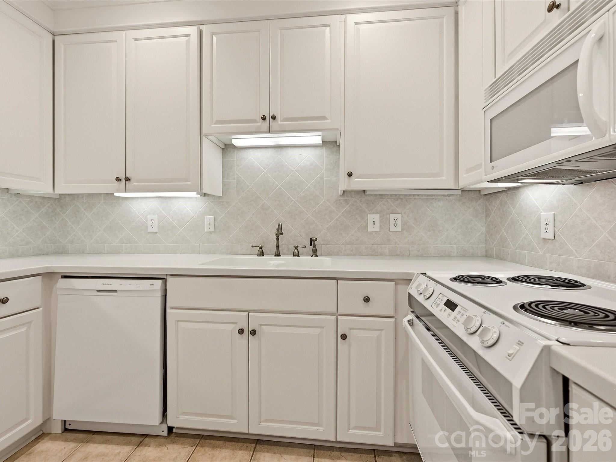 806 Cherokee Road — Charlotte