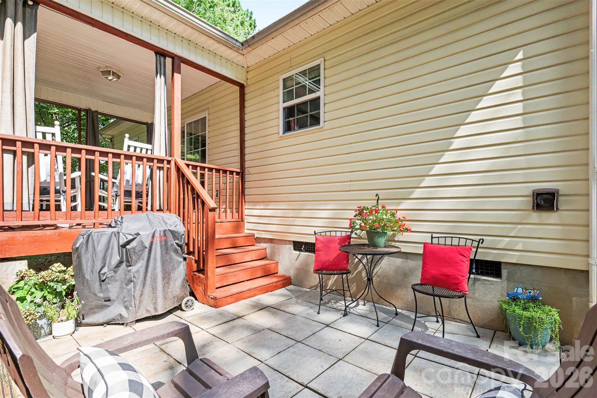 721 Daves Road — York