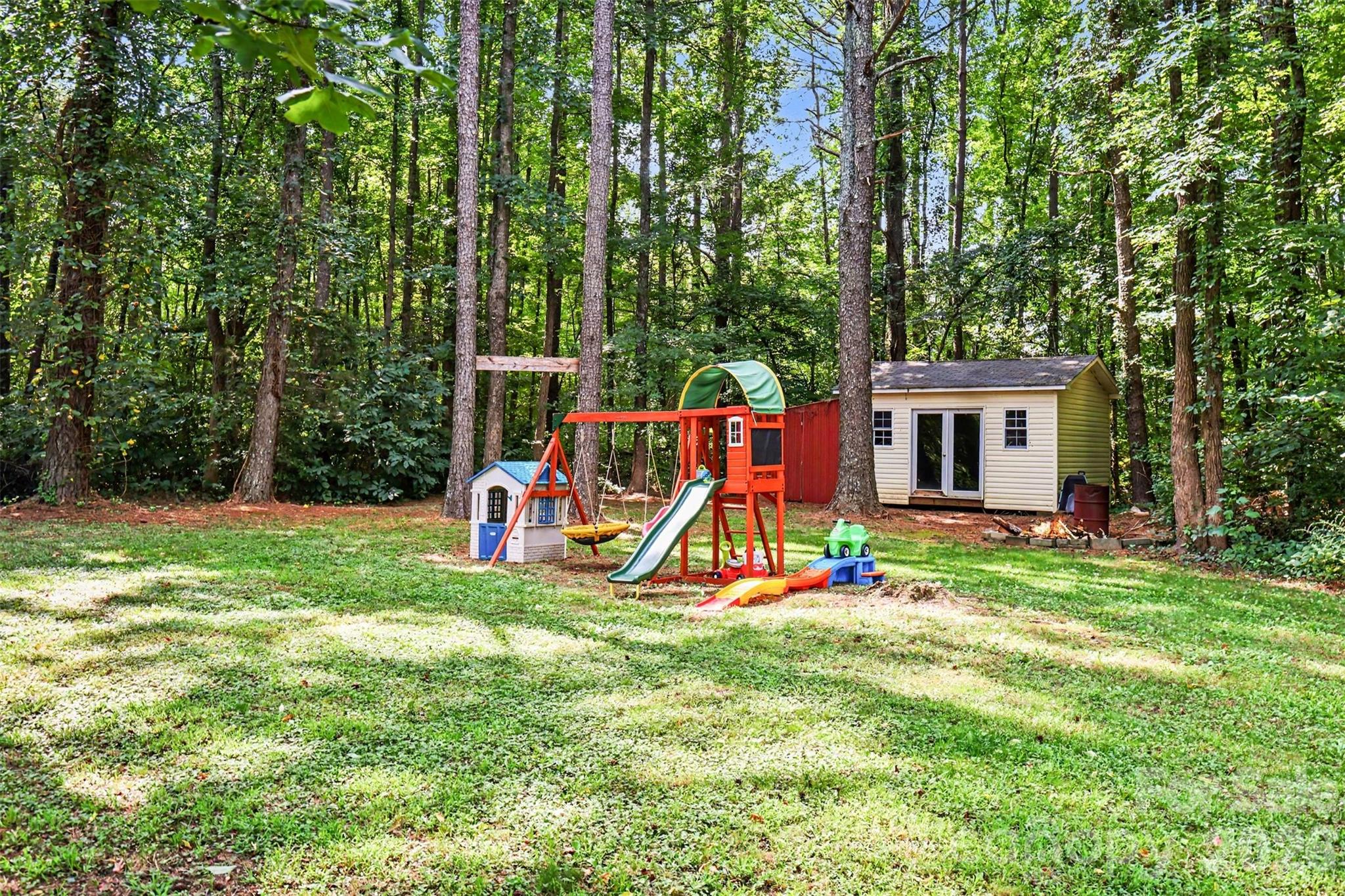 721 Daves Road — York