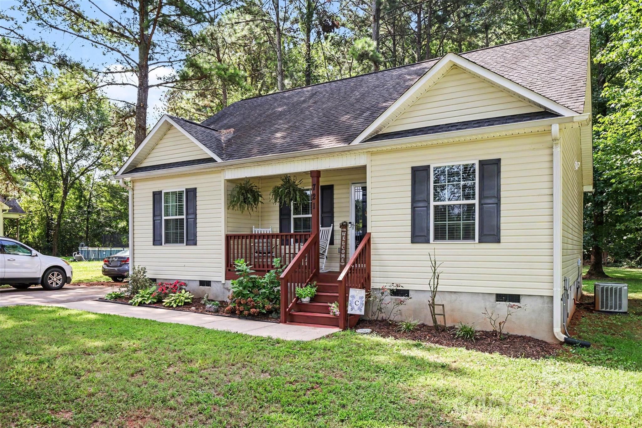 721 Daves Road — York