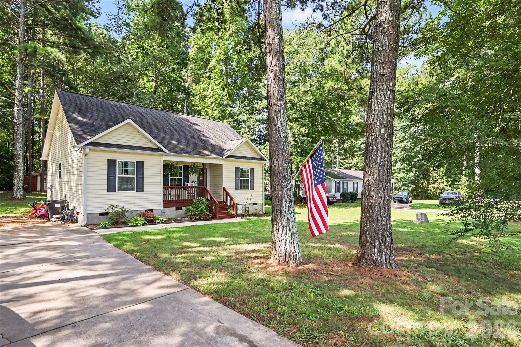 721 Daves Road — York