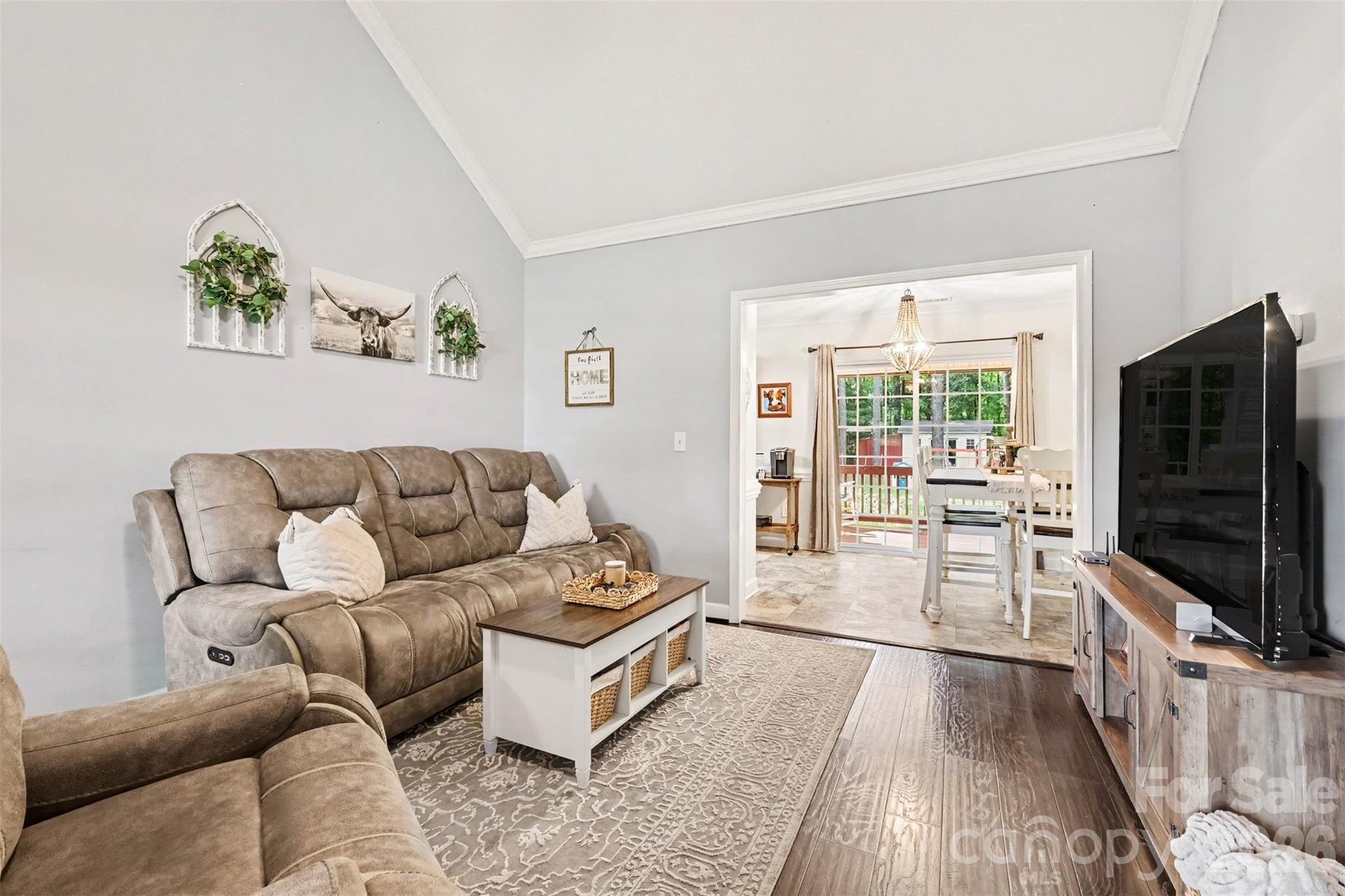 721 Daves Road — York