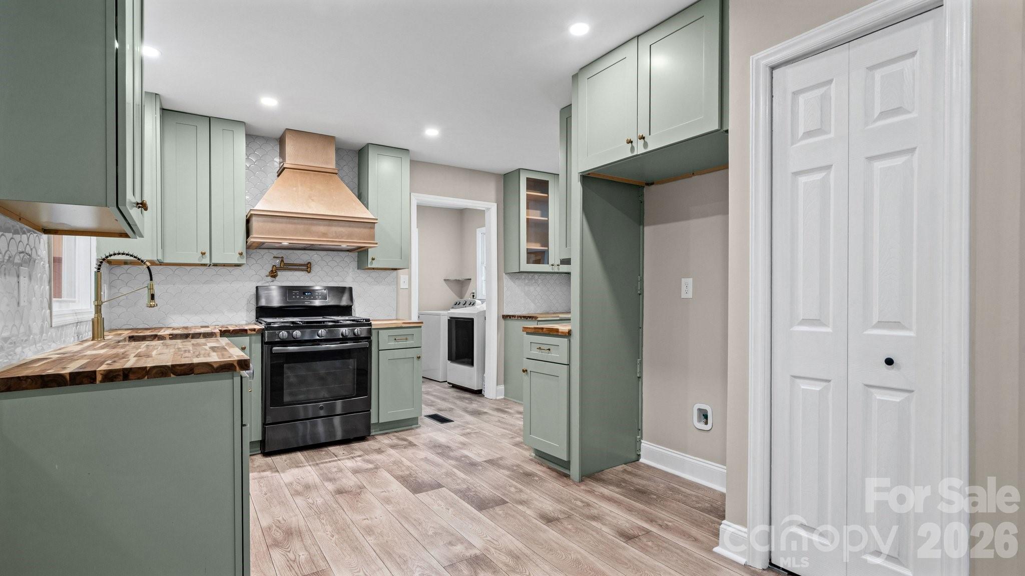 7823 Elwood Drive — Charlotte