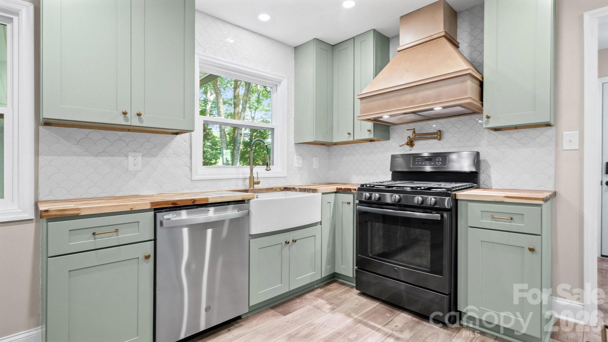 7823 Elwood Drive — Charlotte