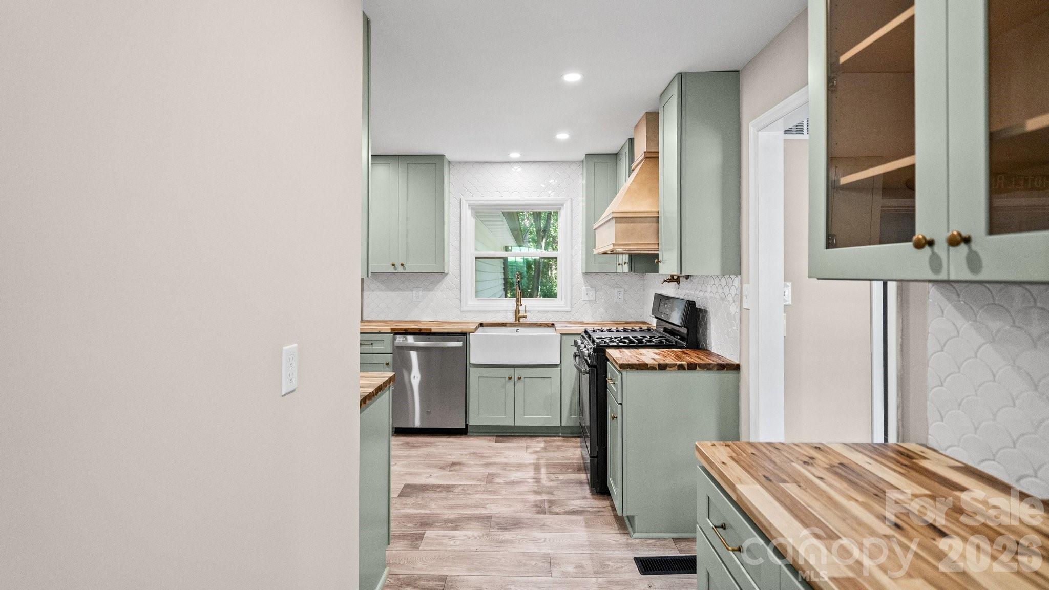7823 Elwood Drive — Charlotte