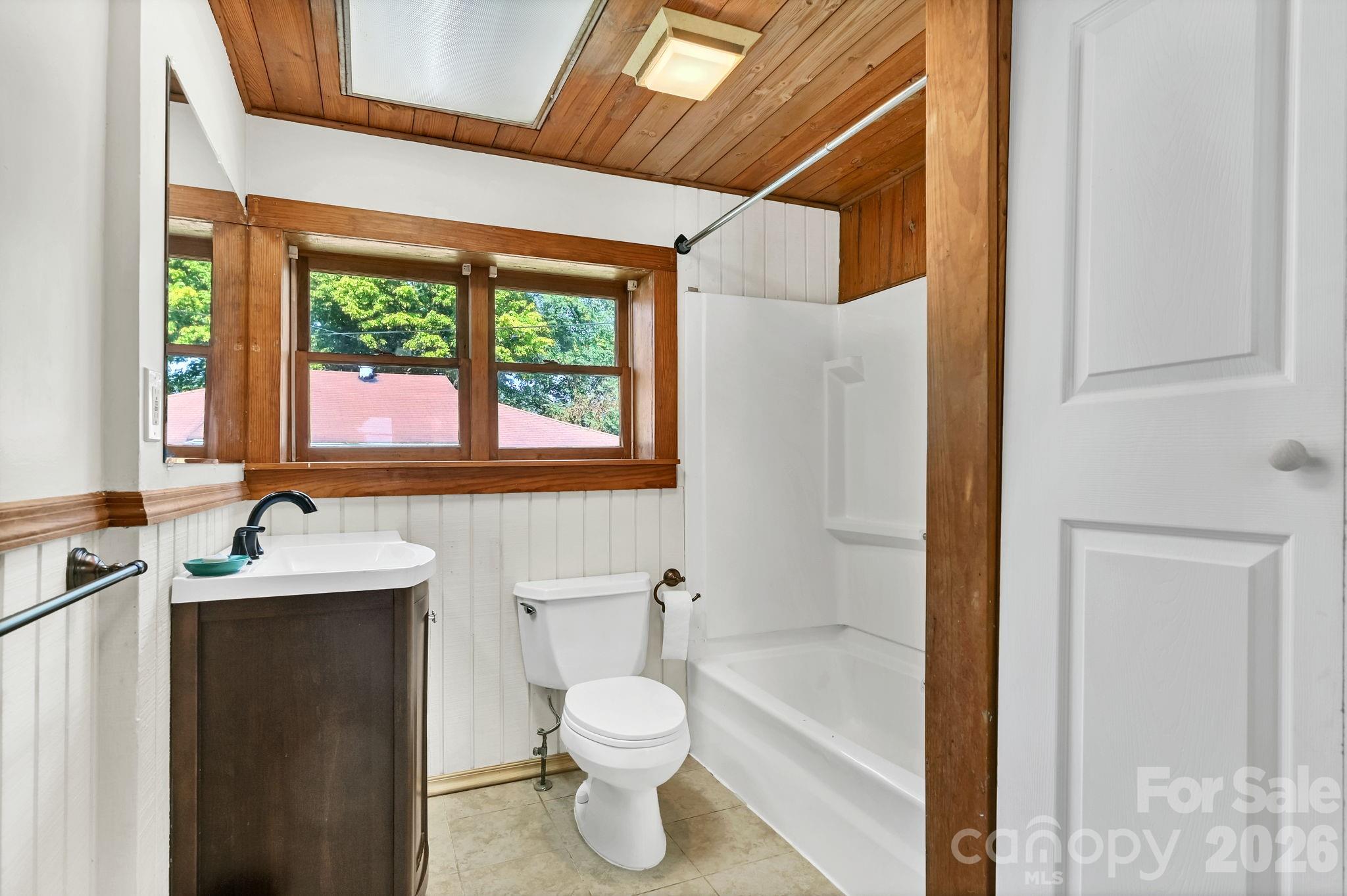 376 Fairview Road — Asheville