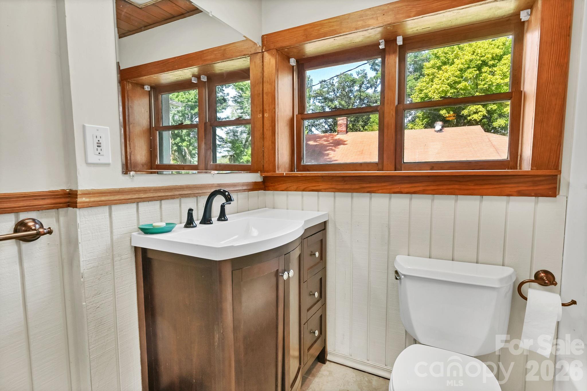 376 Fairview Road — Asheville