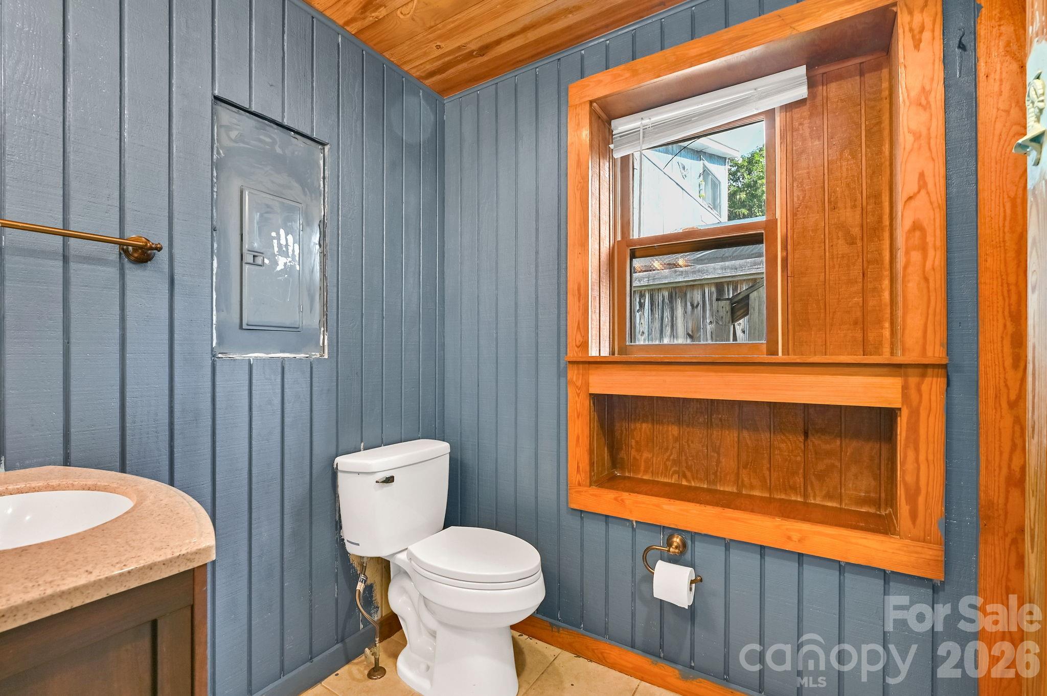 376 Fairview Road — Asheville