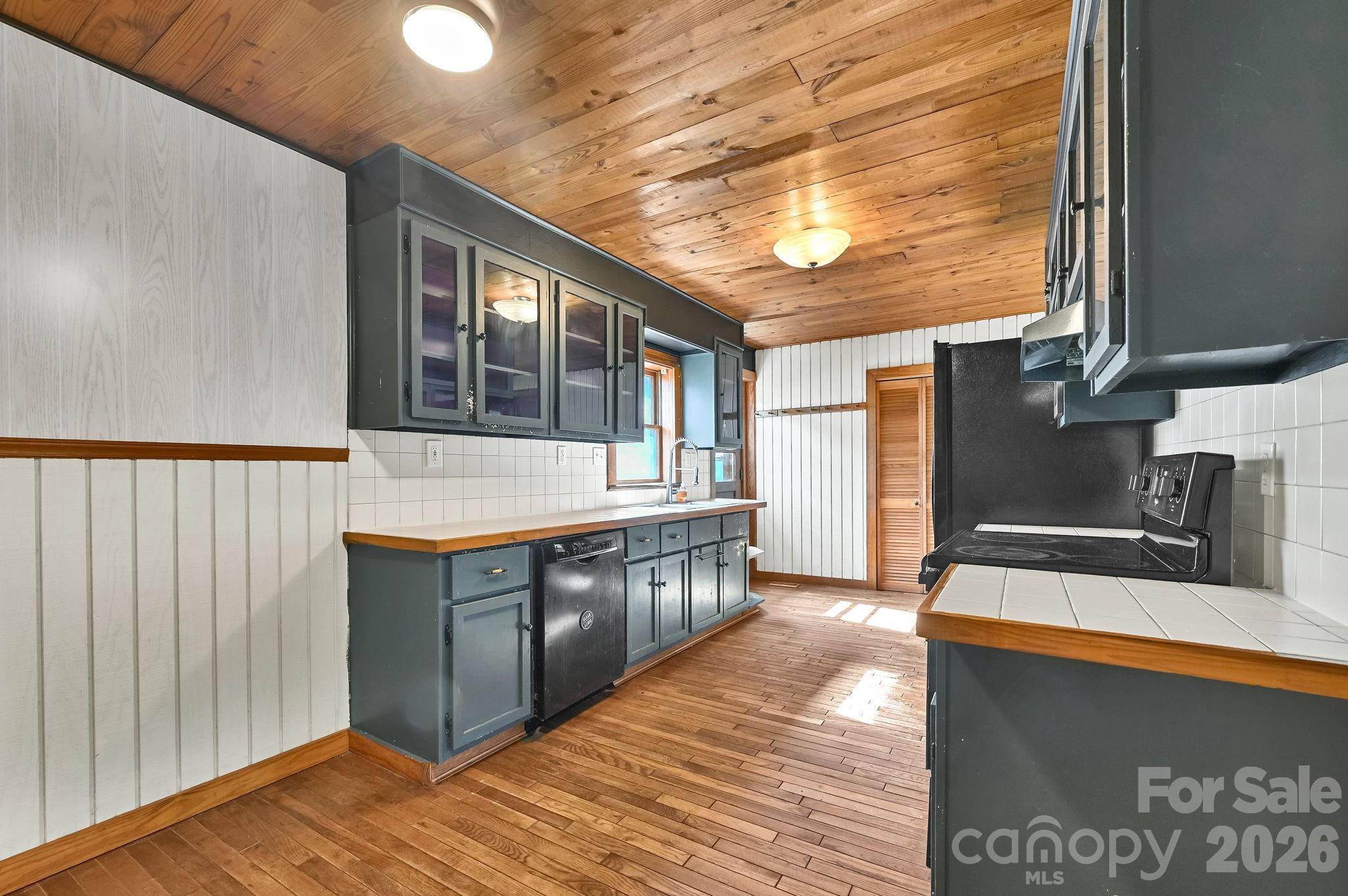 376 Fairview Road — Asheville