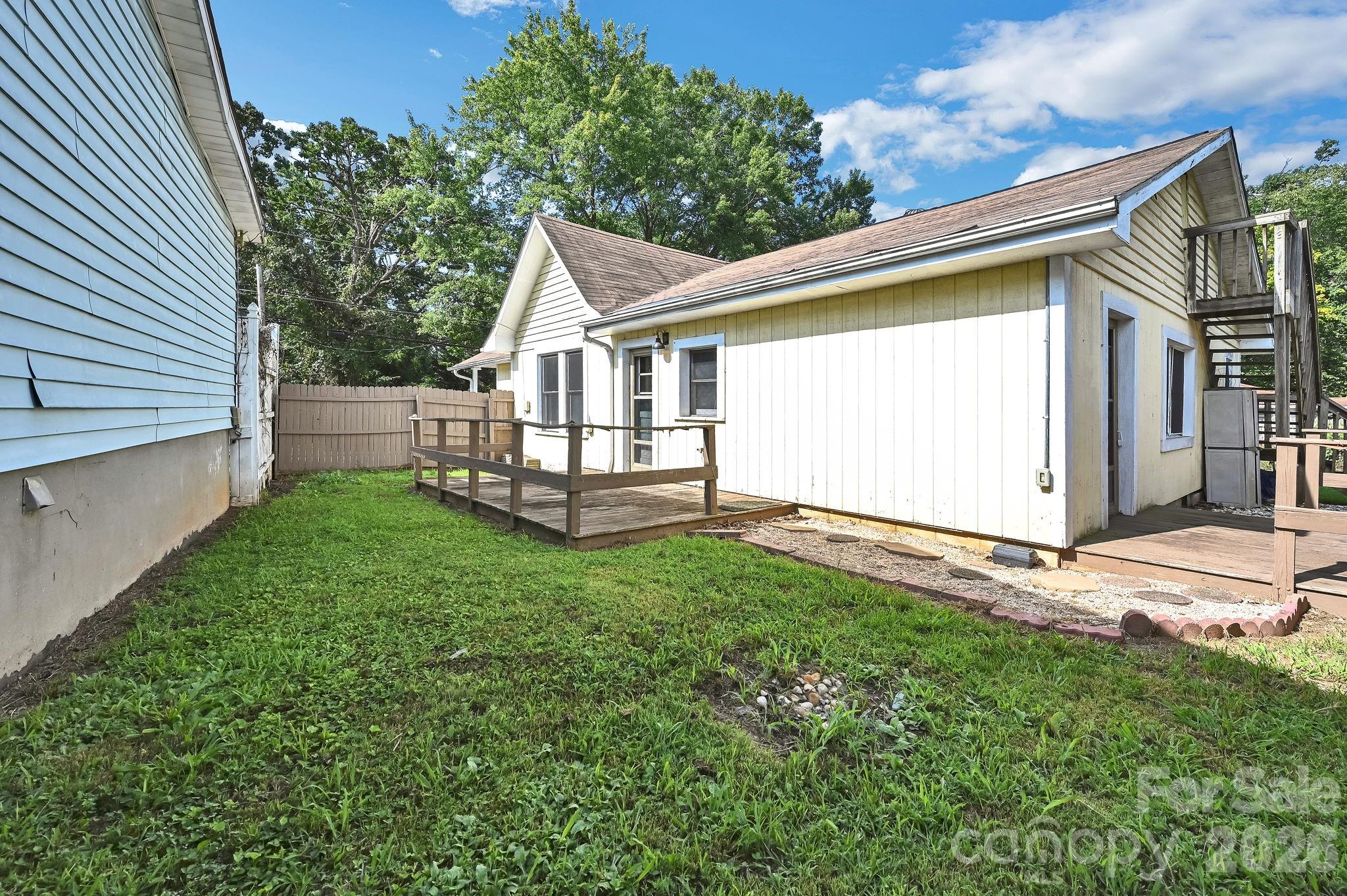 376 Fairview Road — Asheville