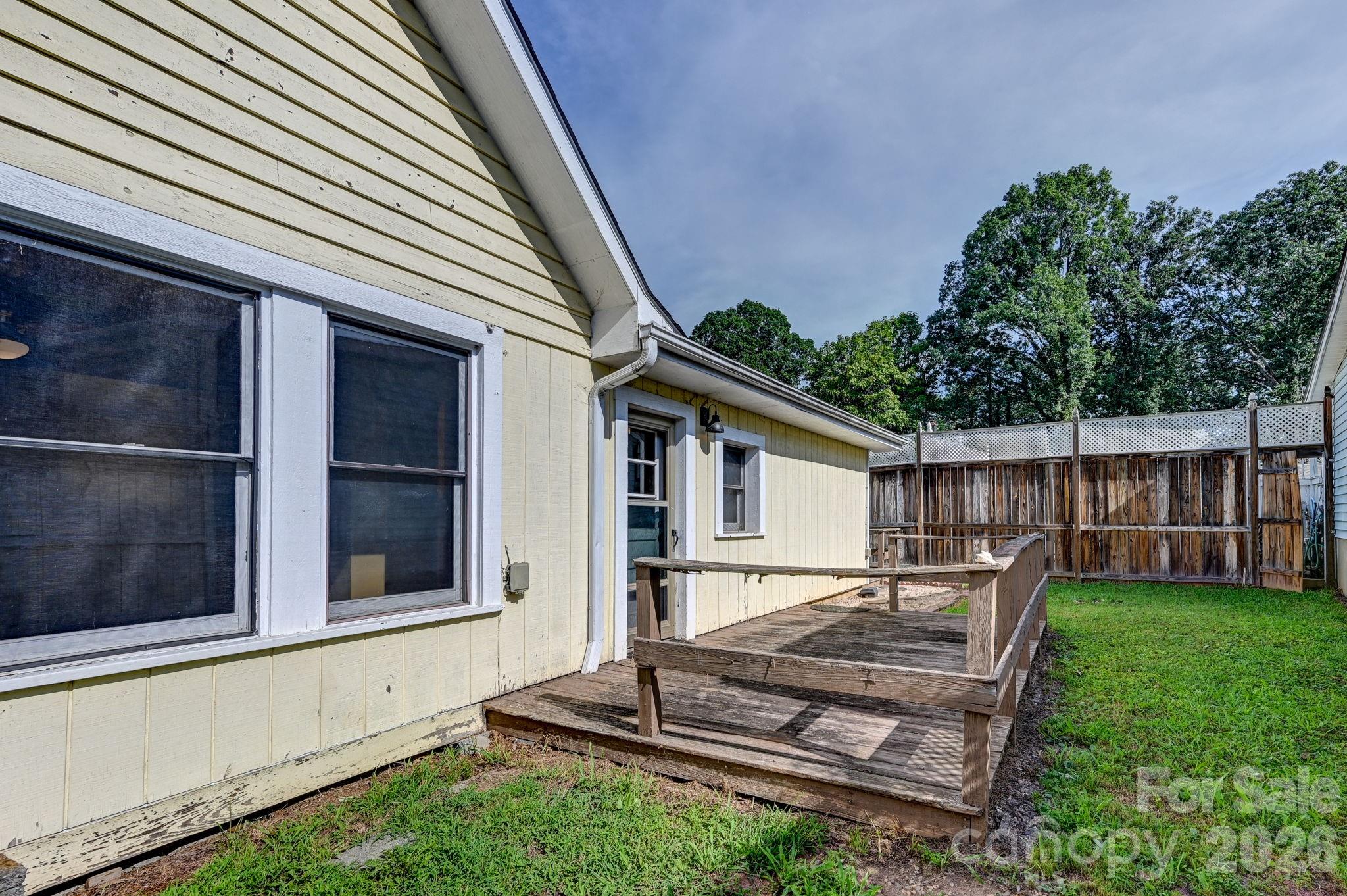 376 Fairview Road — Asheville