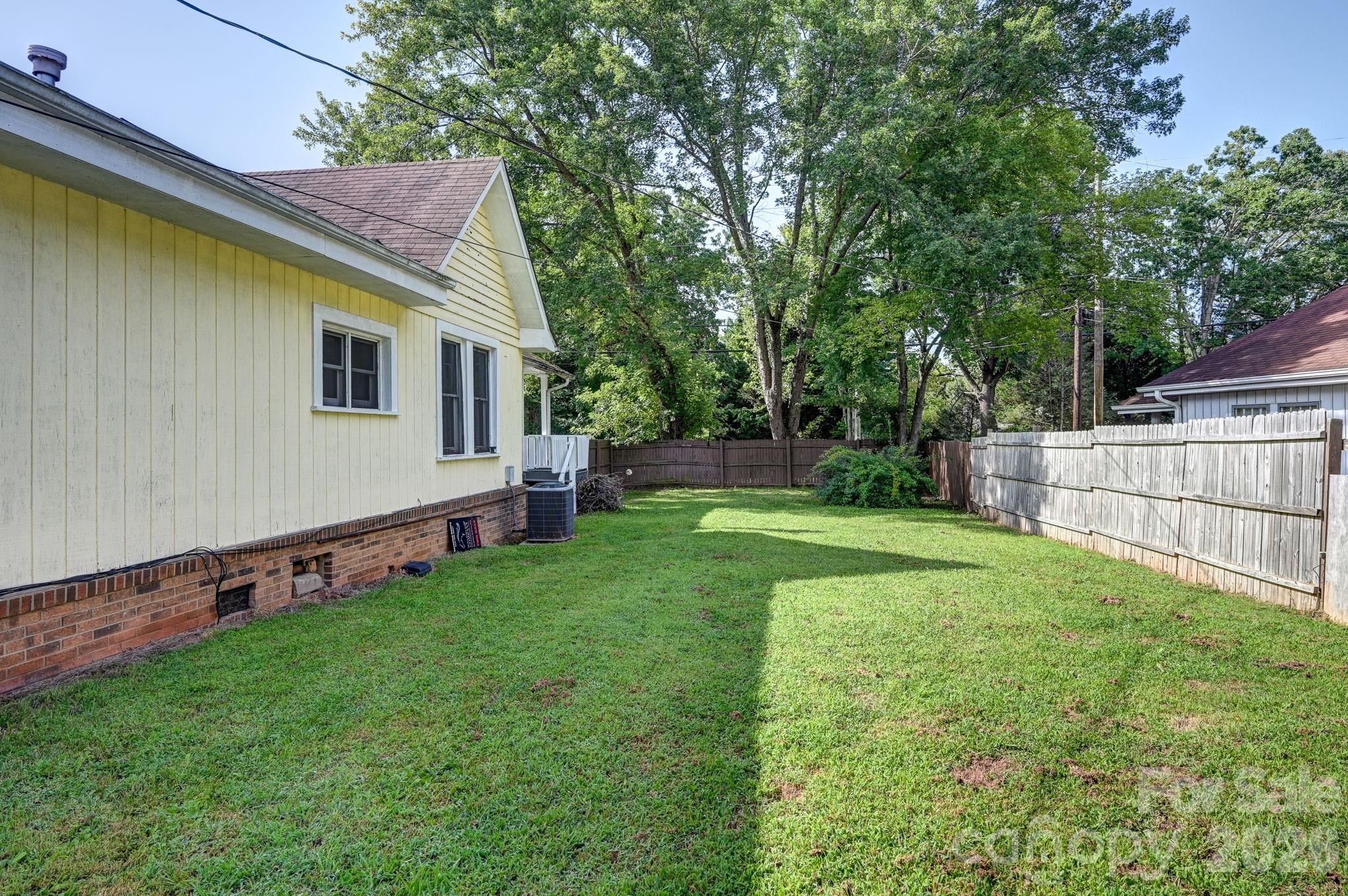 376 Fairview Road — Asheville