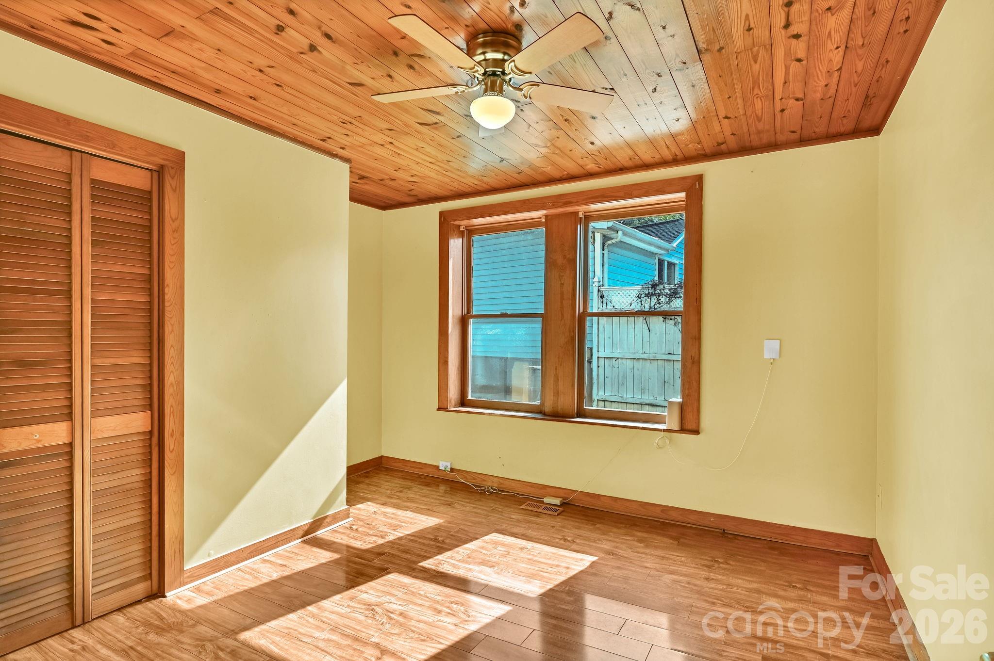376 Fairview Road — Asheville