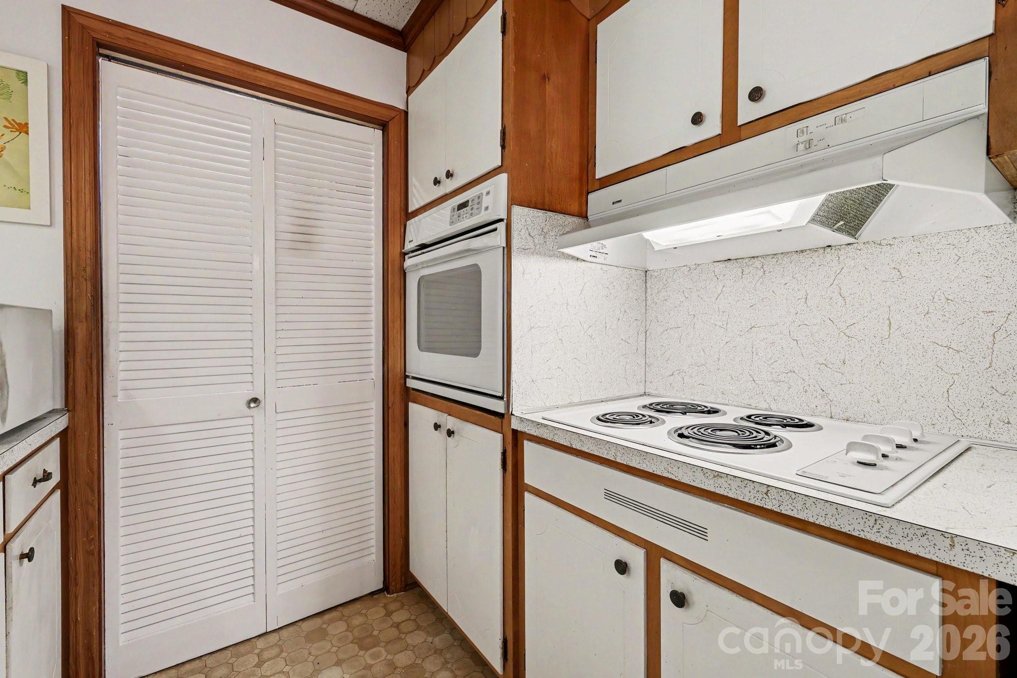 2997 Flat Creek Road — Lancaster