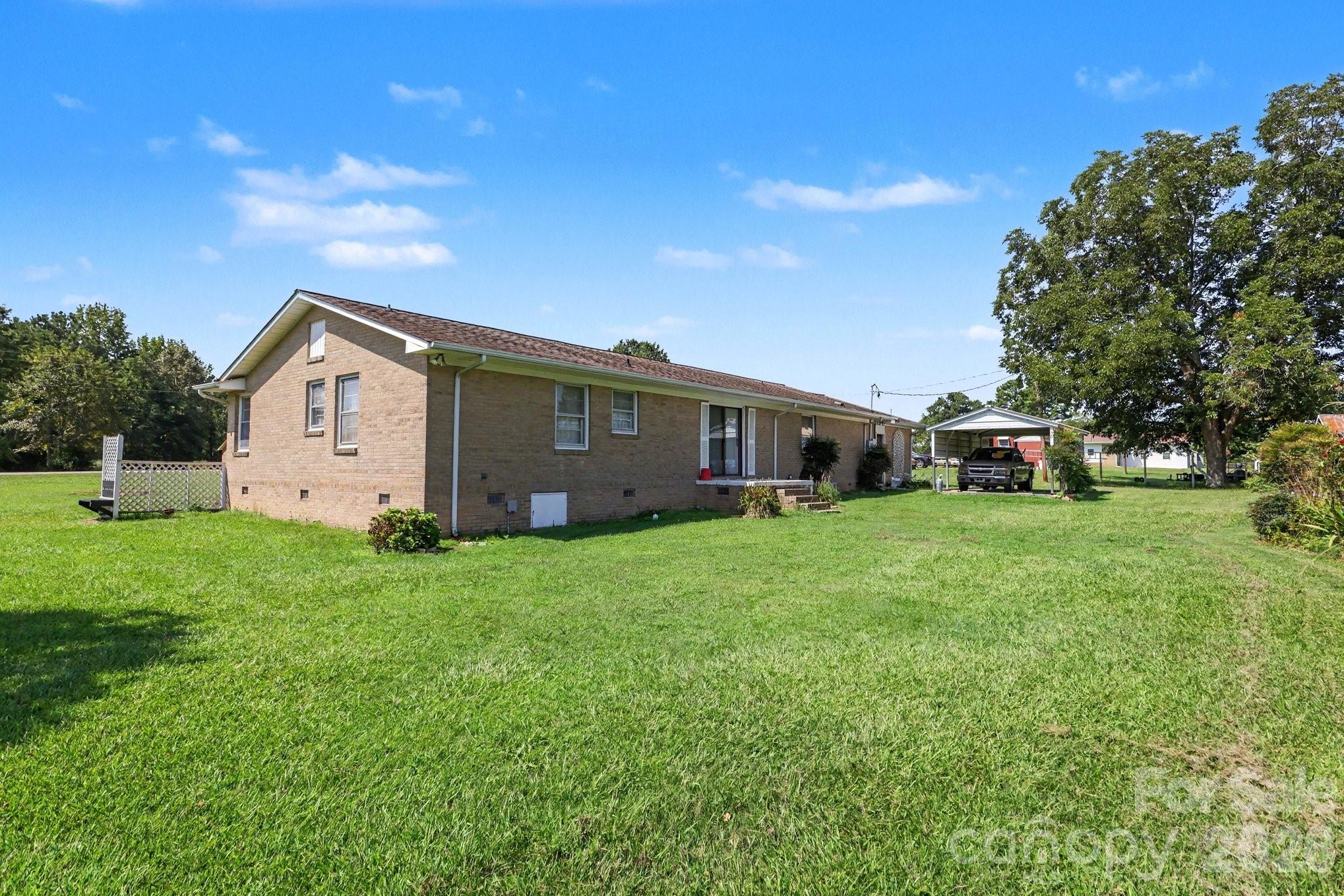 2997 Flat Creek Road — Lancaster