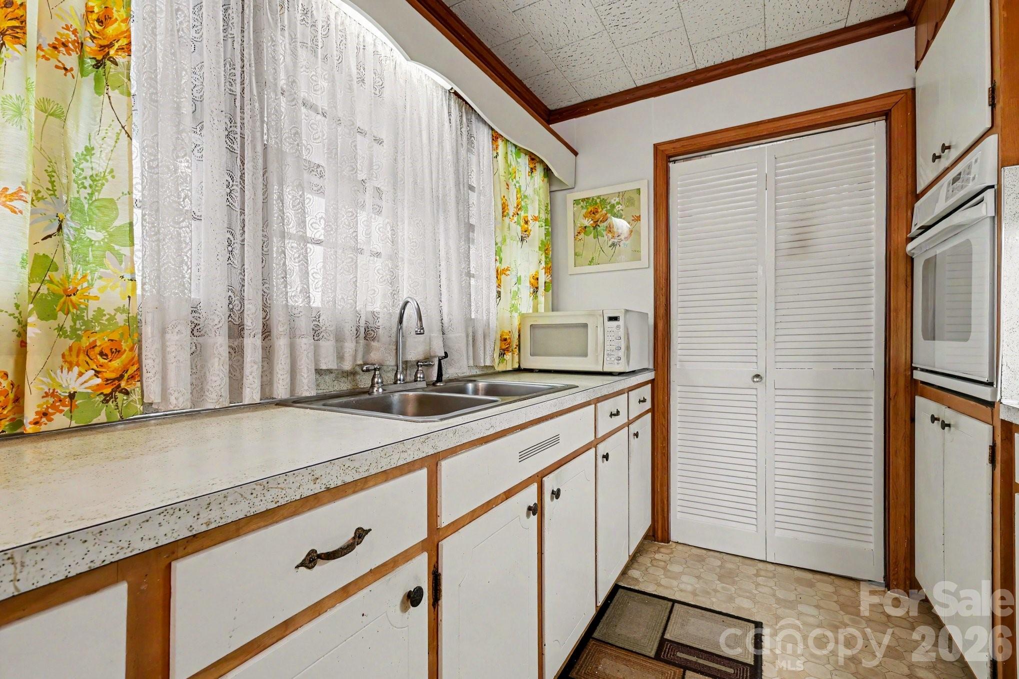 2997 Flat Creek Road — Lancaster