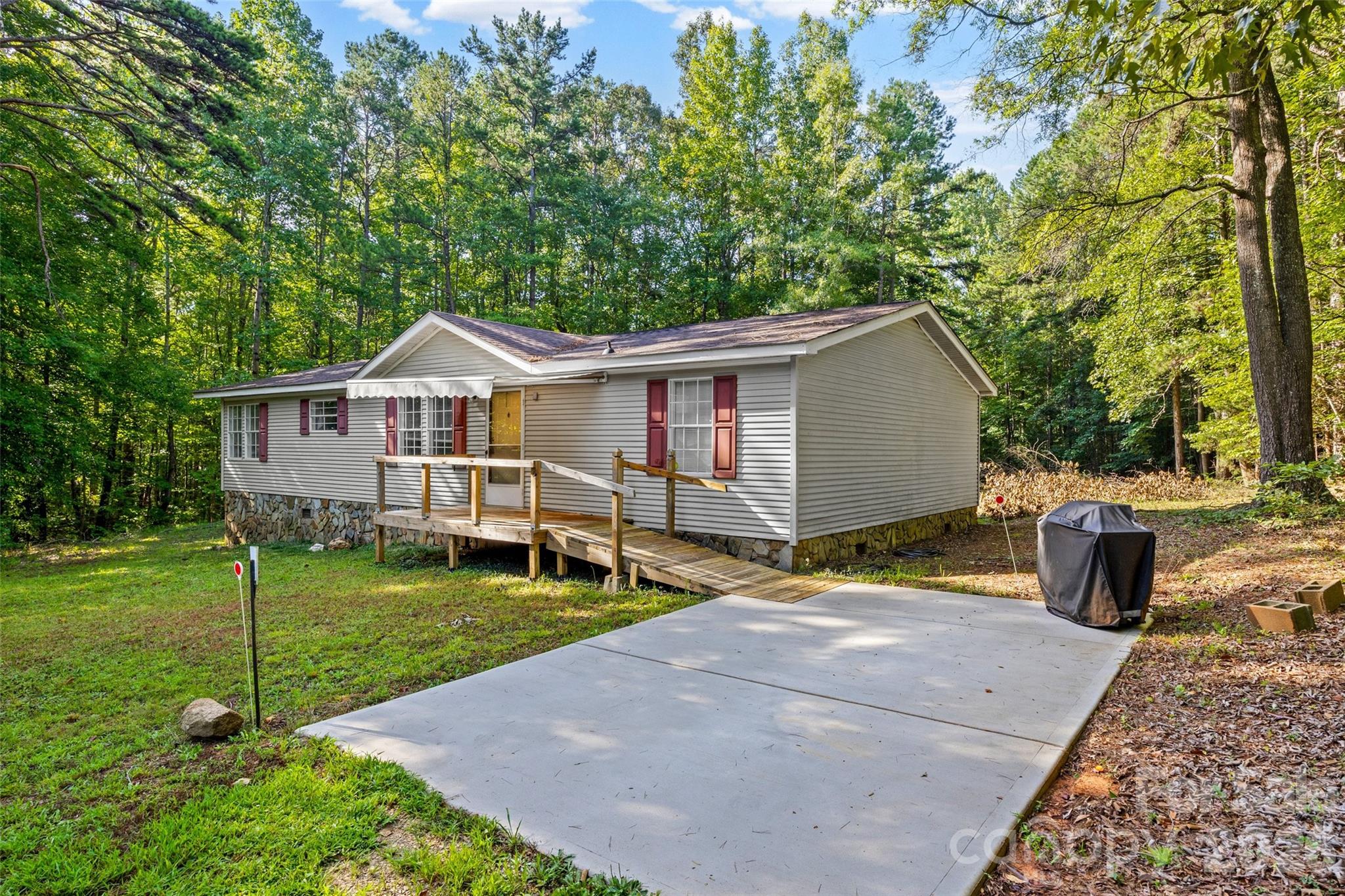 1475 Smith Woods Lane — Hickory Grove