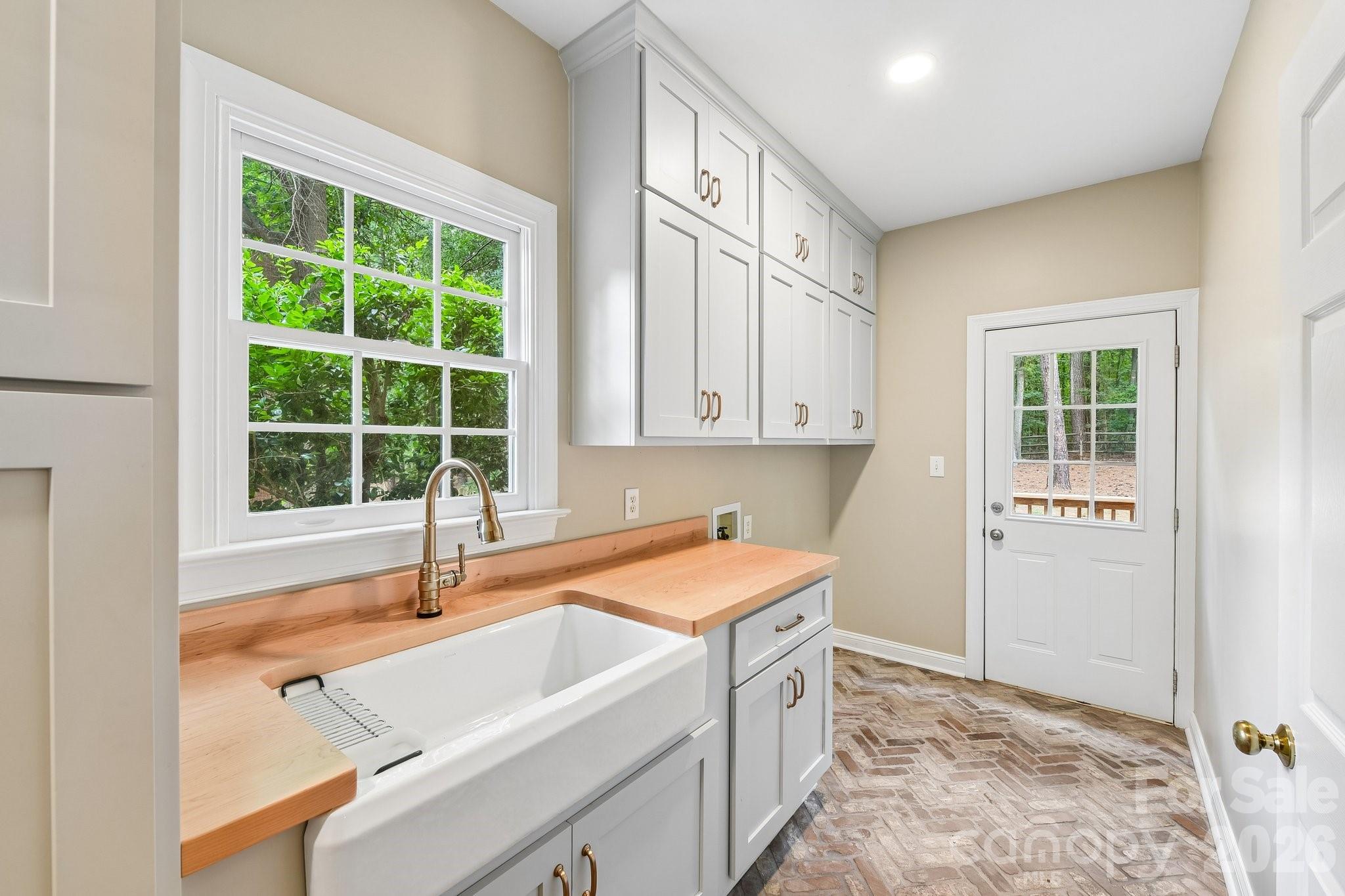 4123 Mountain Cove Drive — Charlotte
