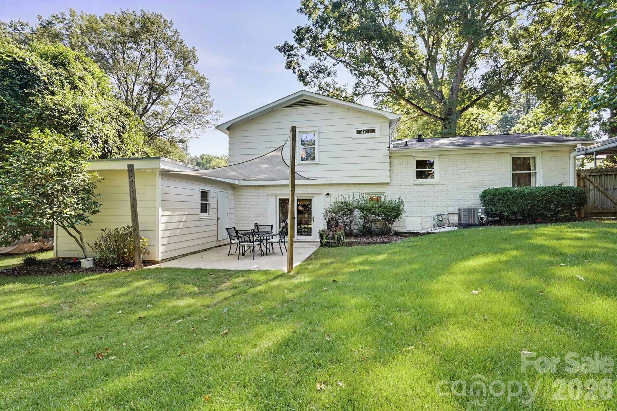 7316 Thorncliff Drive — Charlotte