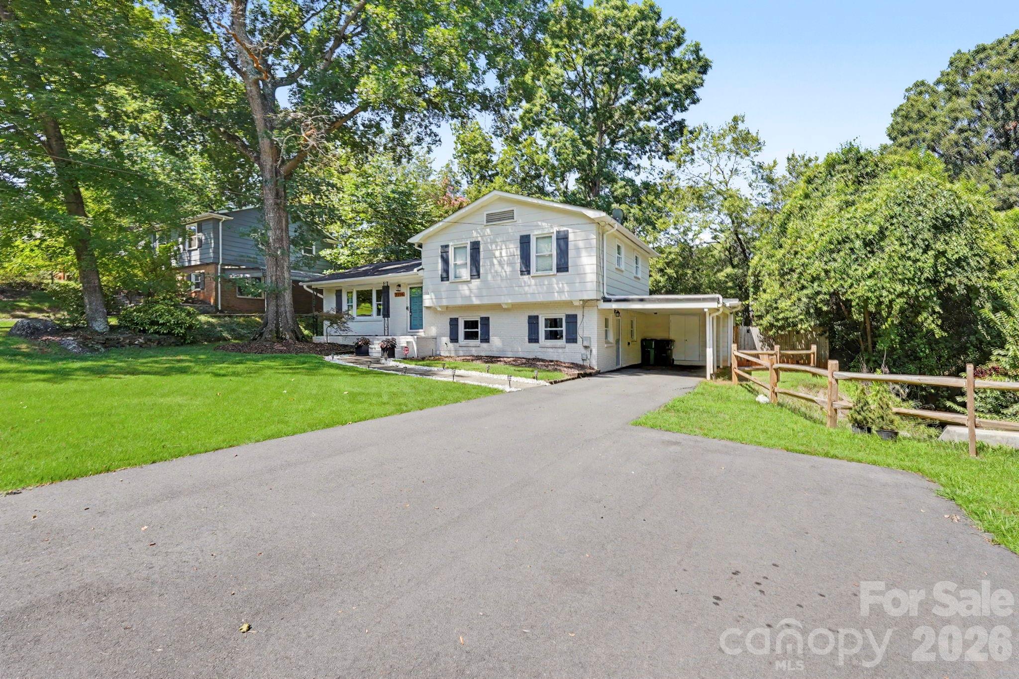 7316 Thorncliff Drive — Charlotte
