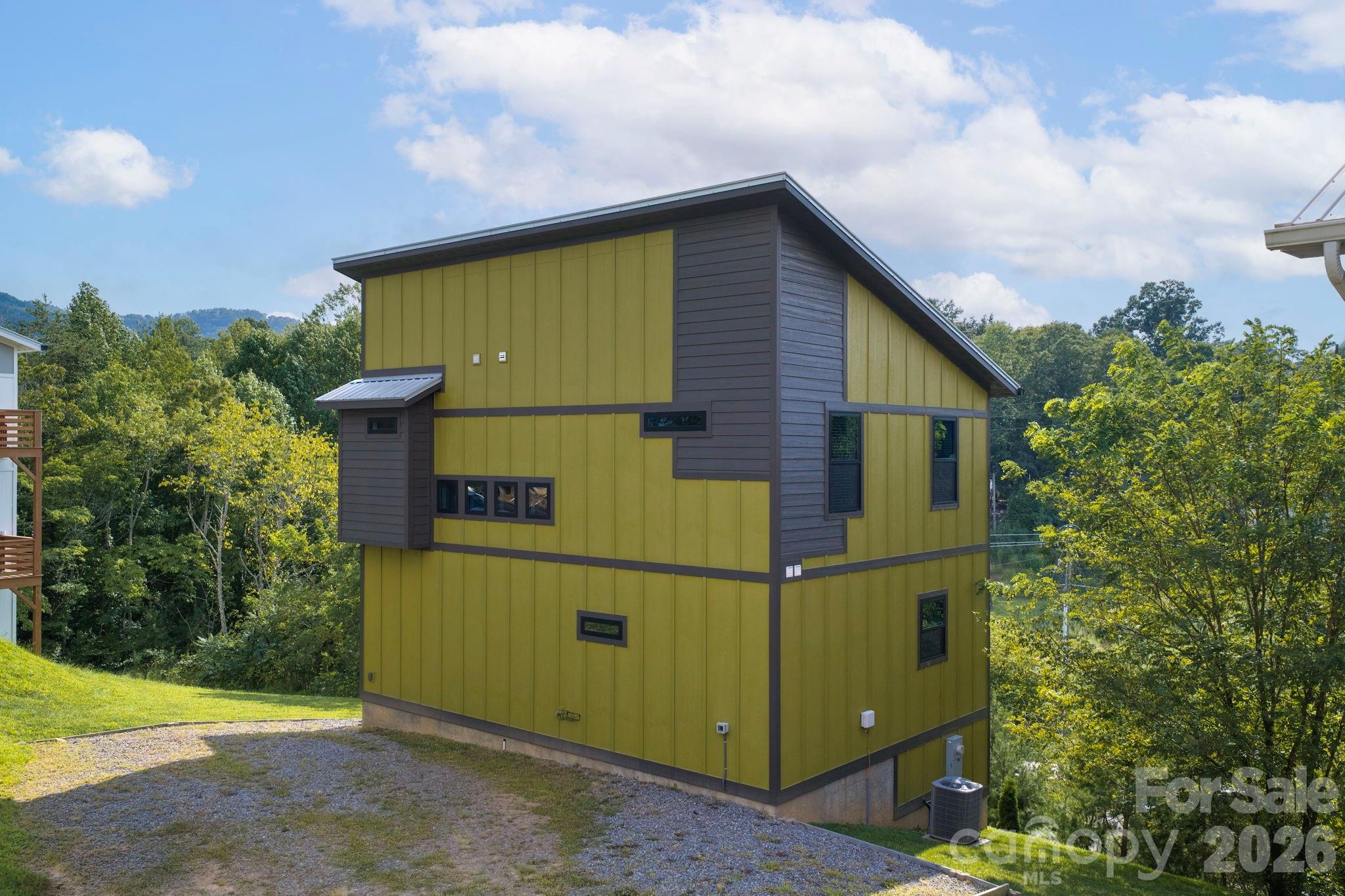 613 Salem Heights Lane — Swannanoa