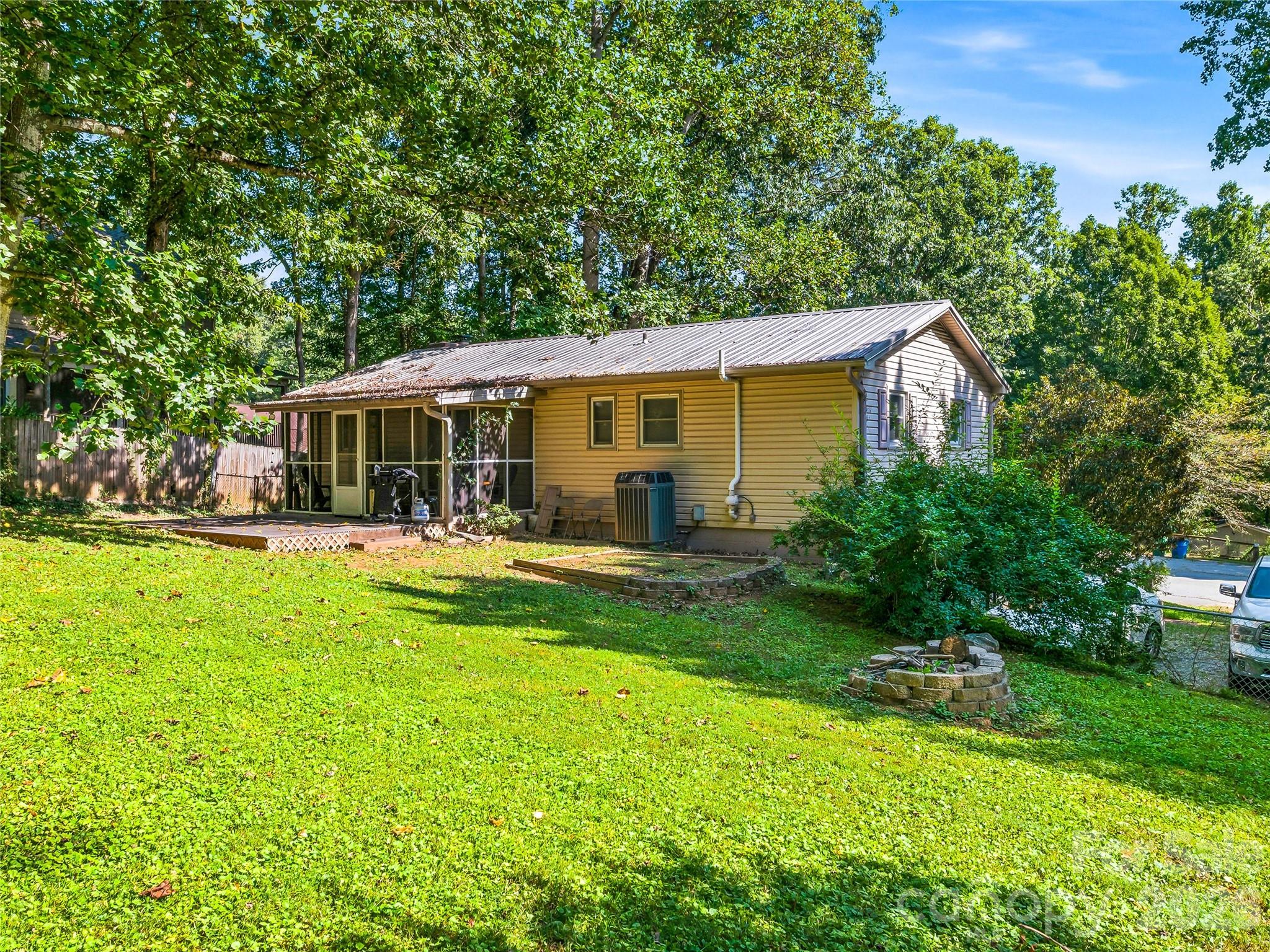 28 Fairhaven Court — Asheville