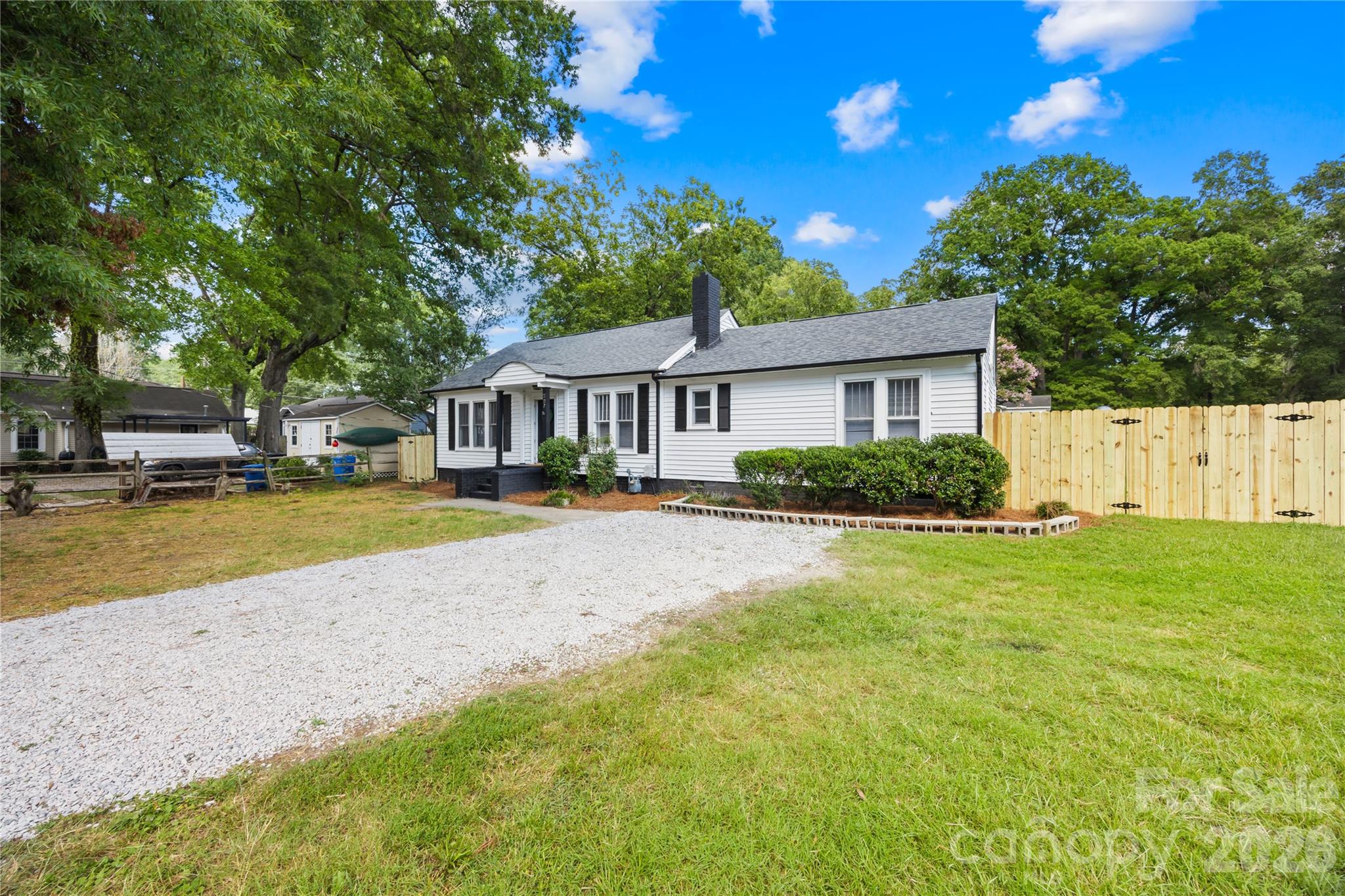 227 N Magnolia Street — Mooresville