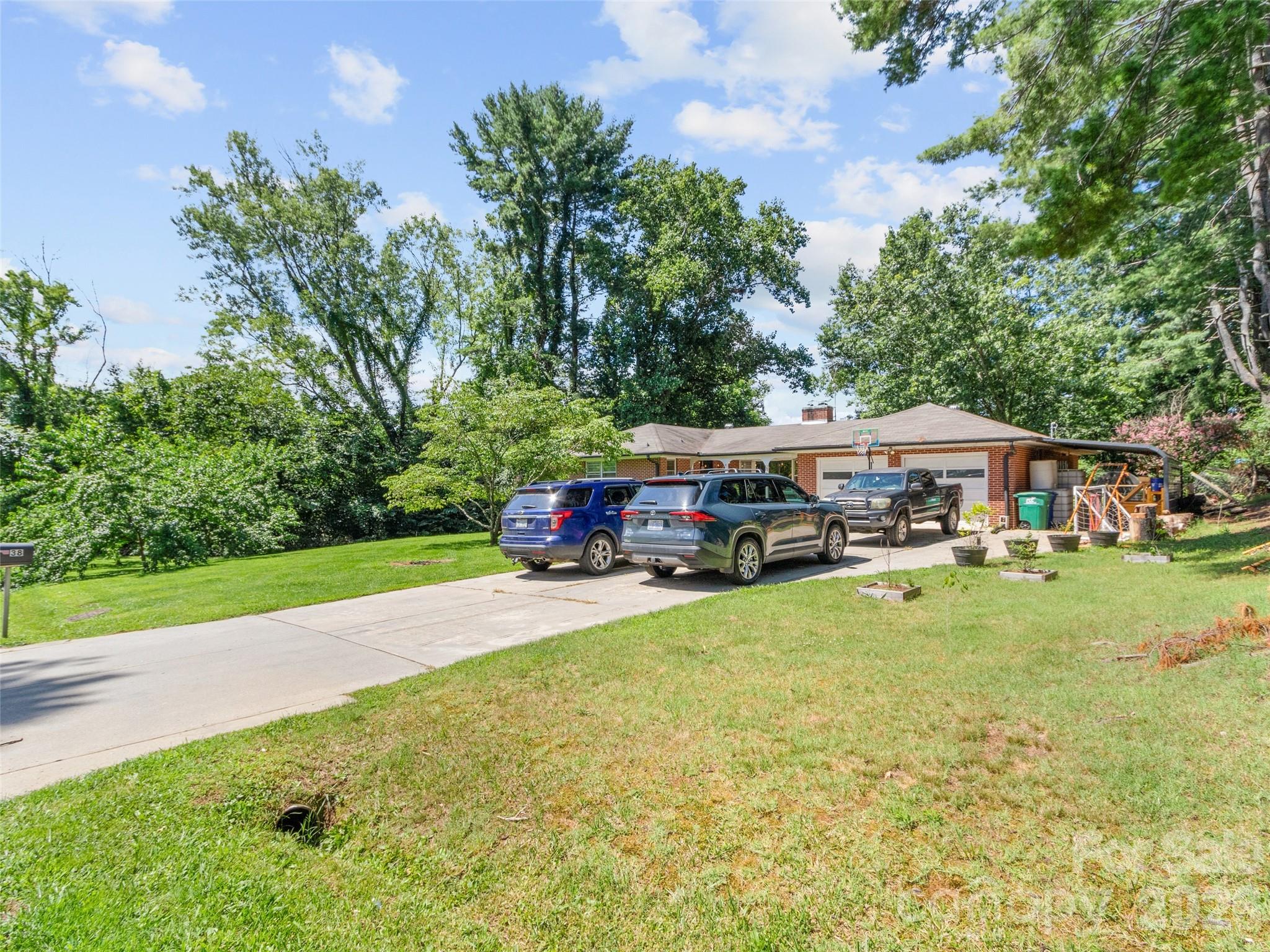 38 Crowell Road — Asheville